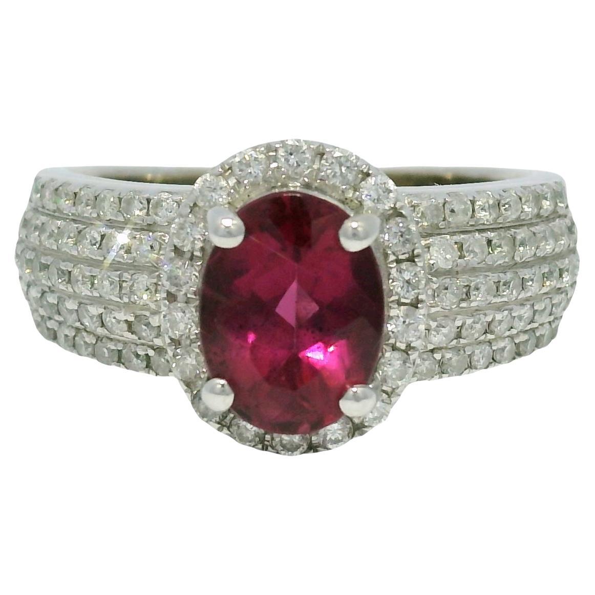 Anillo Halo de 14 Quilates con Gema Ovalada Rosa y 5 Filas de Diamantes En Stock en venta