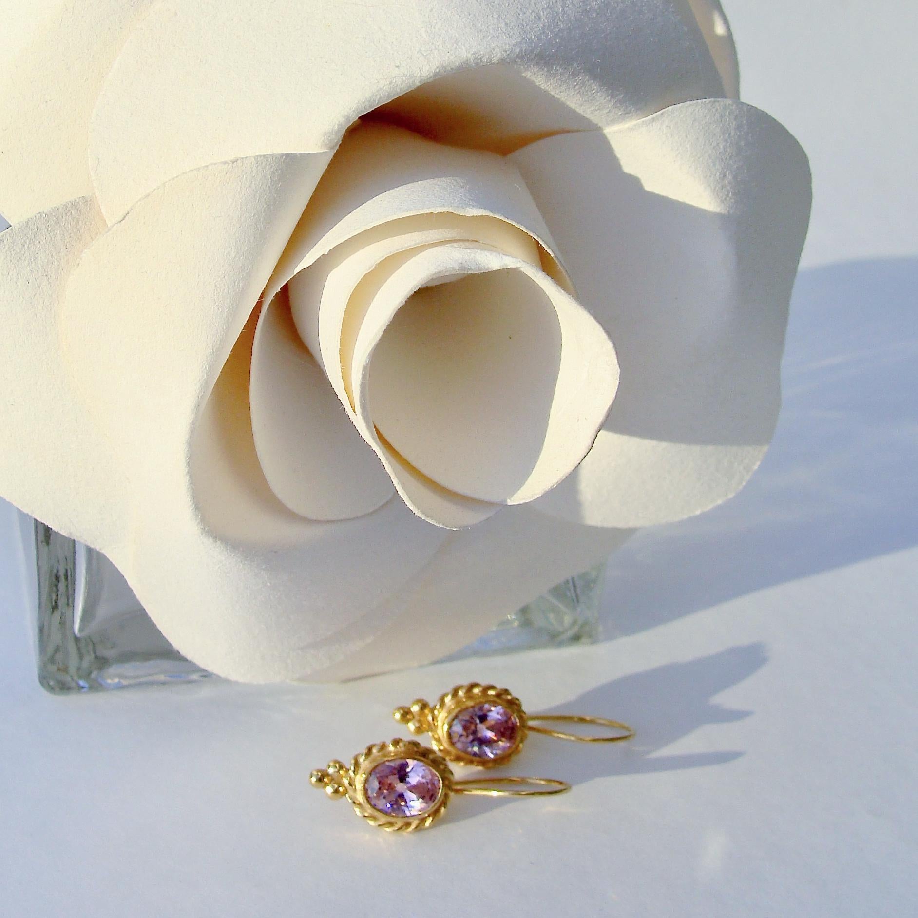 Rosa ovale Bridesmaid-Ohrringe aus Quarzdraht mit Gitter, Pfingstrose-Ohrringe (Ovalschliff) im Angebot