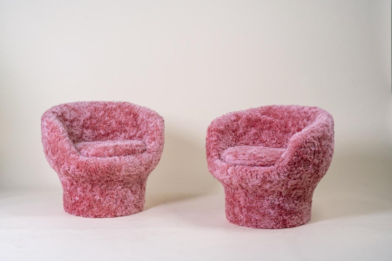 Paire de fauteuils roses en fausse fourrure Kvadrat des années 1970 en vente 1