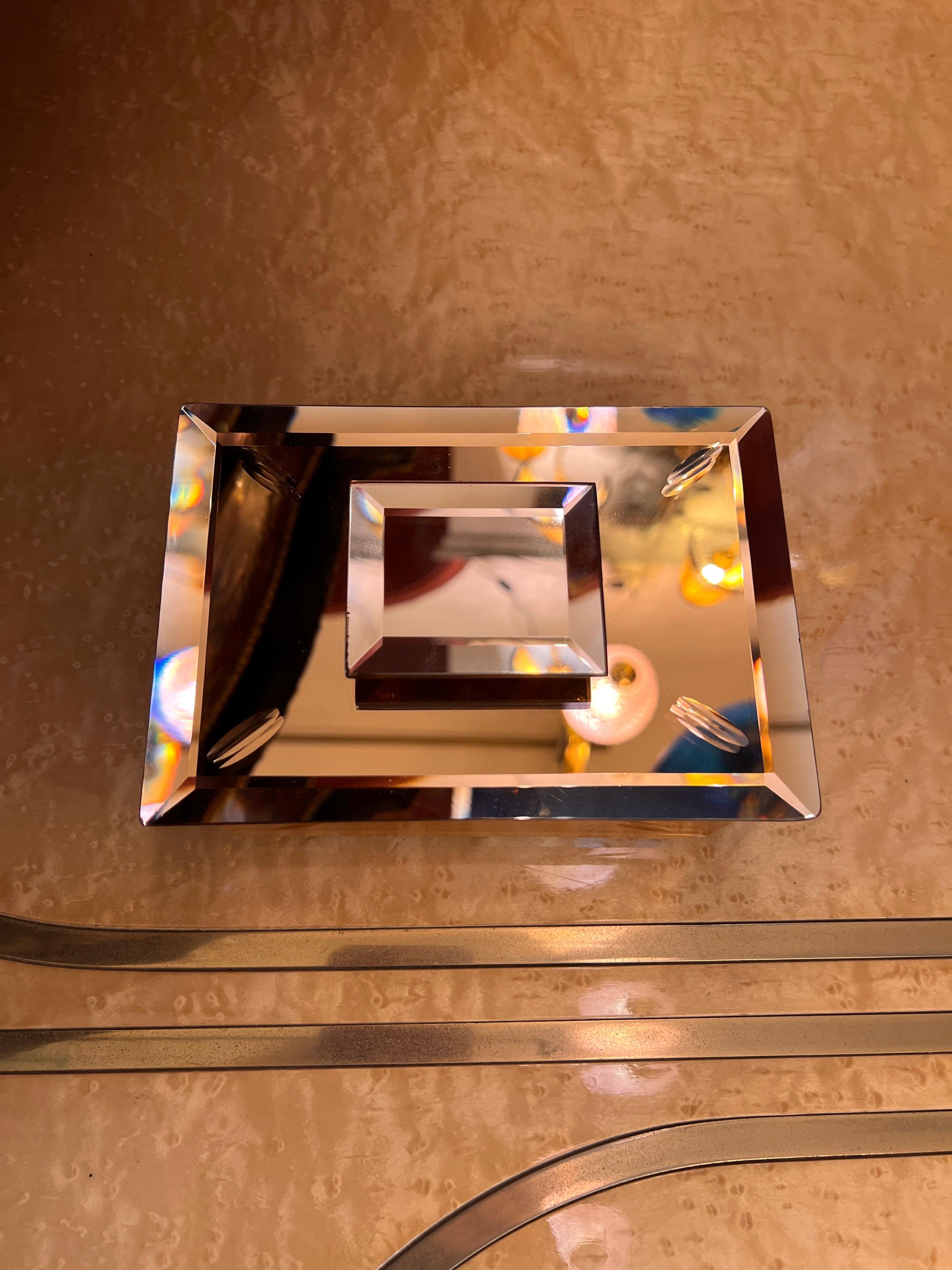 Boîte décorative en verre miroir rose pêche France 1940s en vente 3