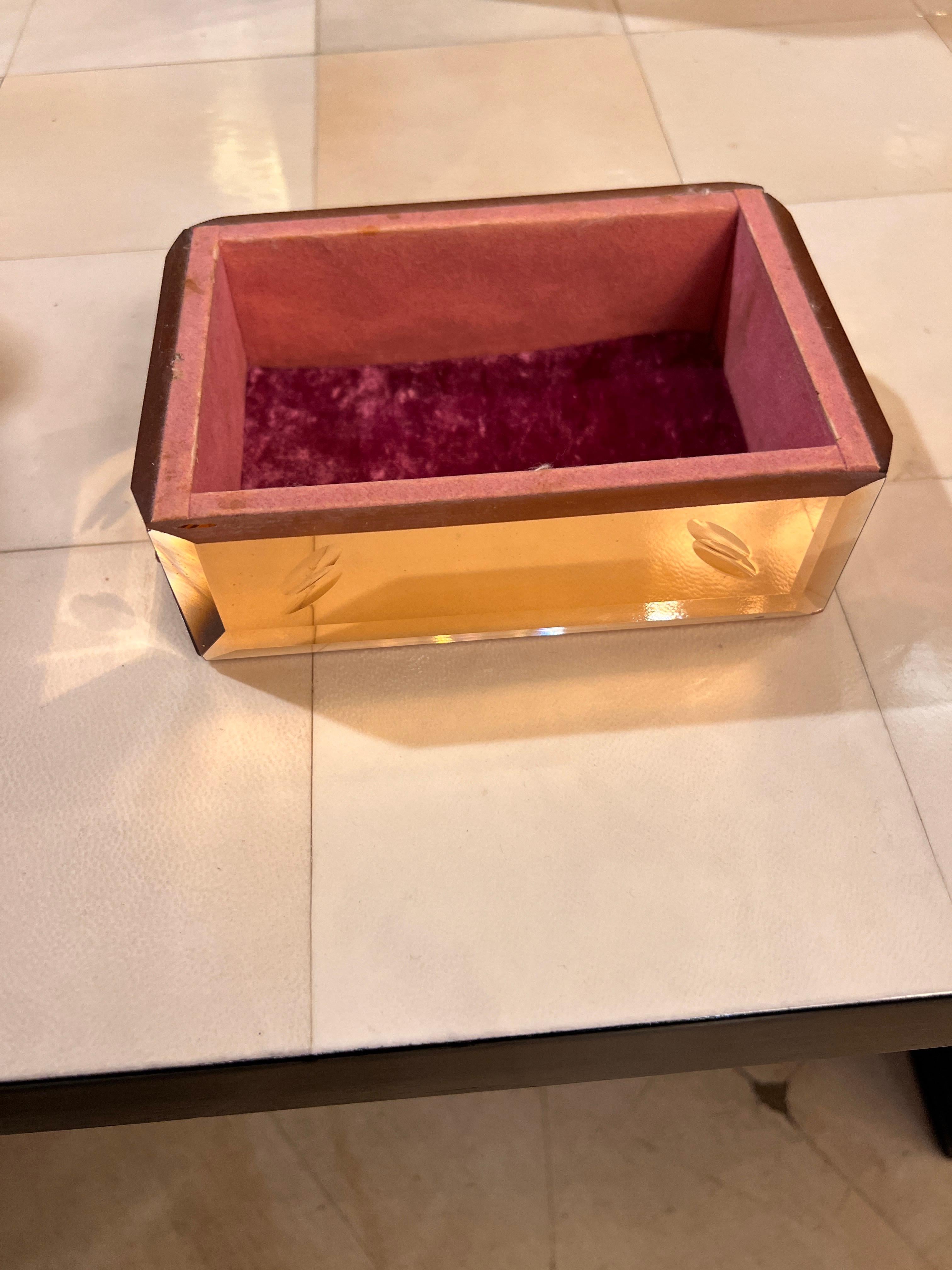 Boîte décorative en verre miroir rose pêche France 1940s en vente 7