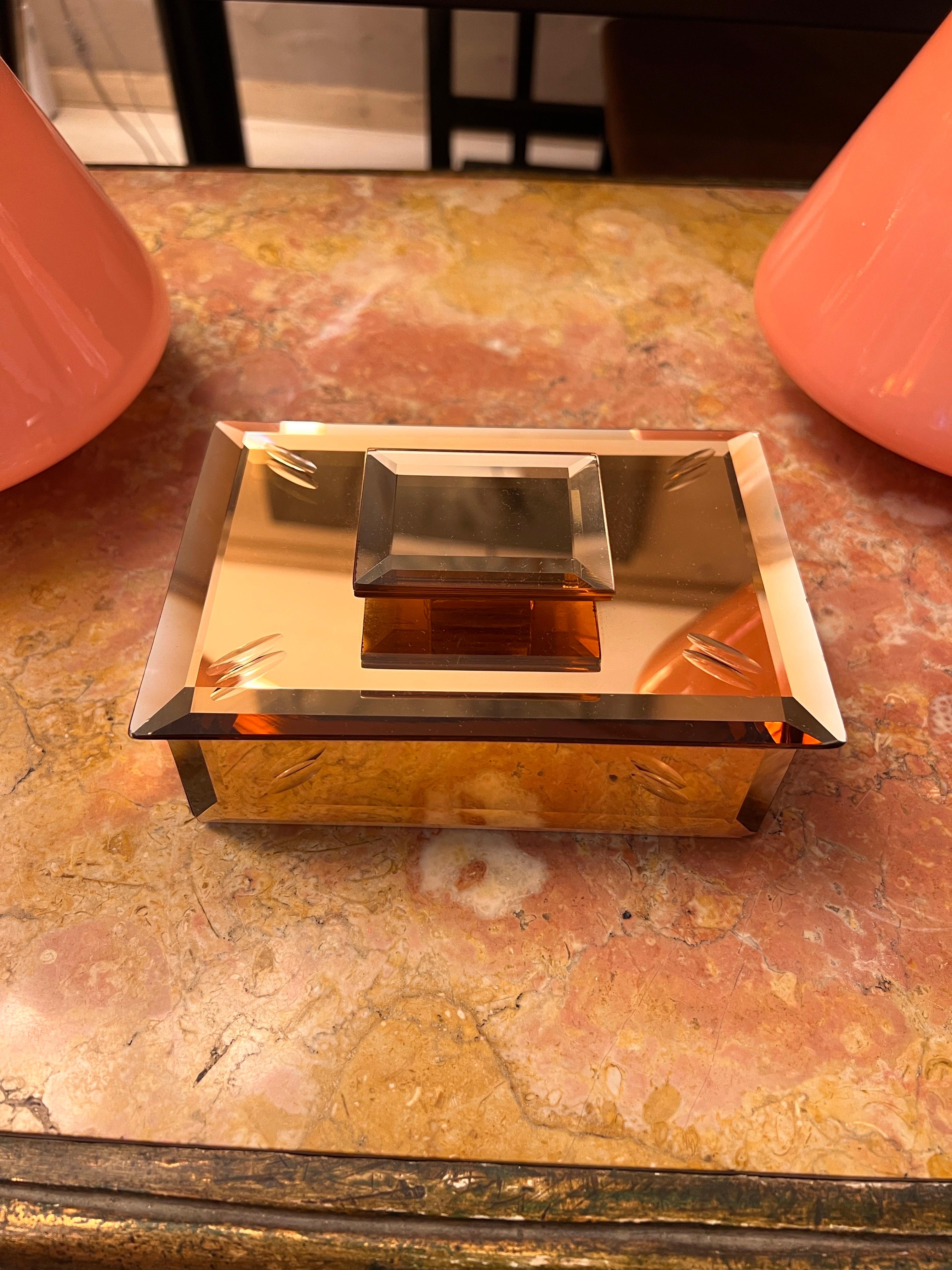 Boîte décorative en verre miroir rose pêche France 1940s en vente 9