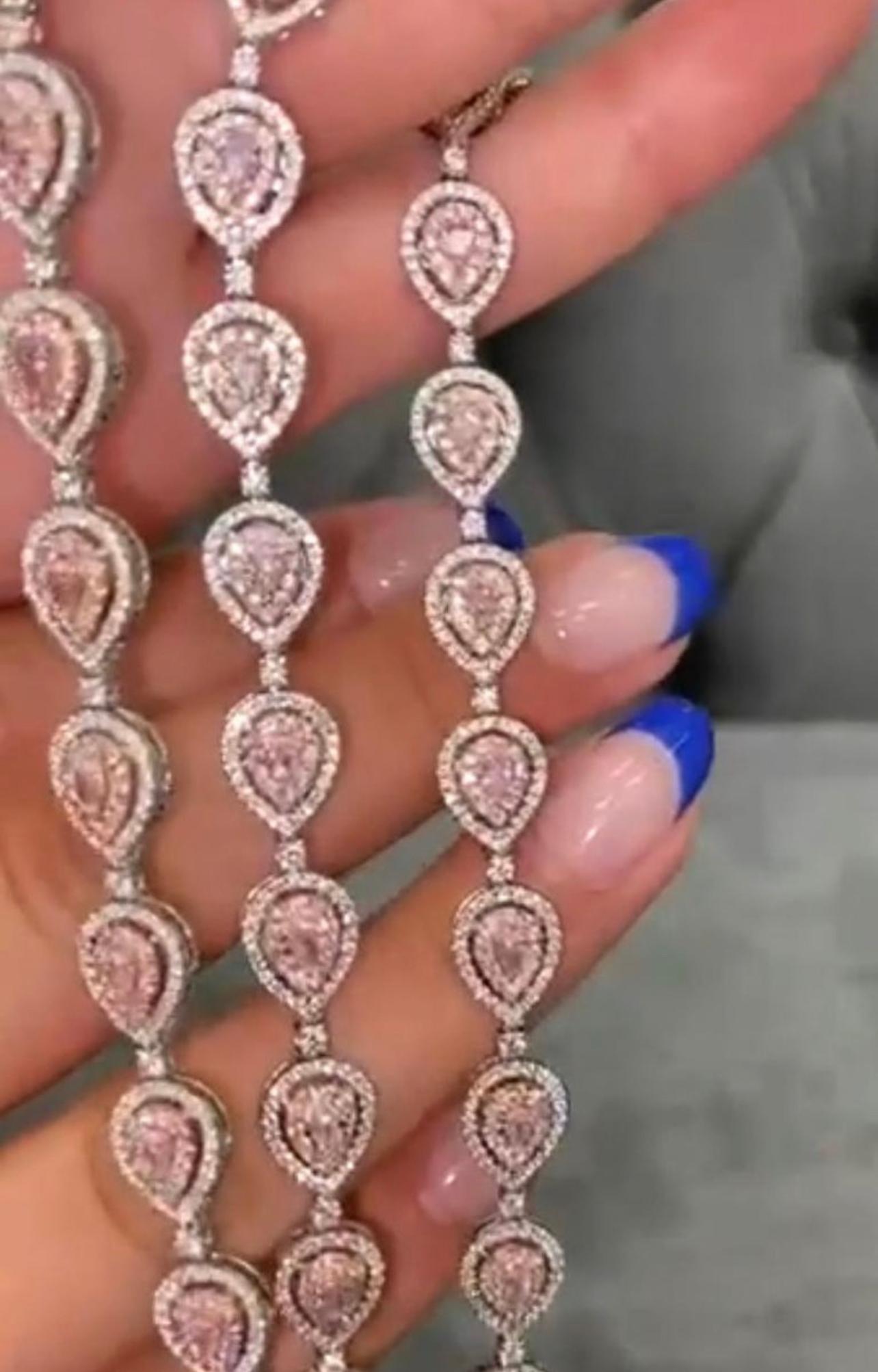 Diamant rose de 4 carats en forme de poire  Bracelet  Neuf - En vente à New York, NY