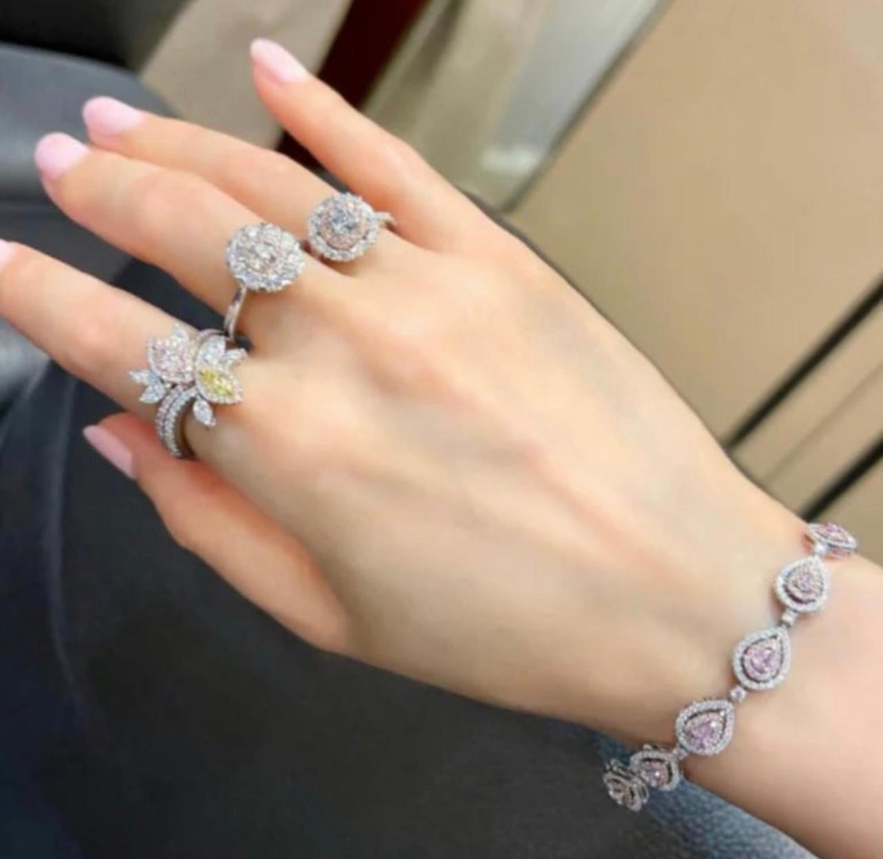 Diamant rose de 4 carats en forme de poire  Bracelet  Pour femmes en vente