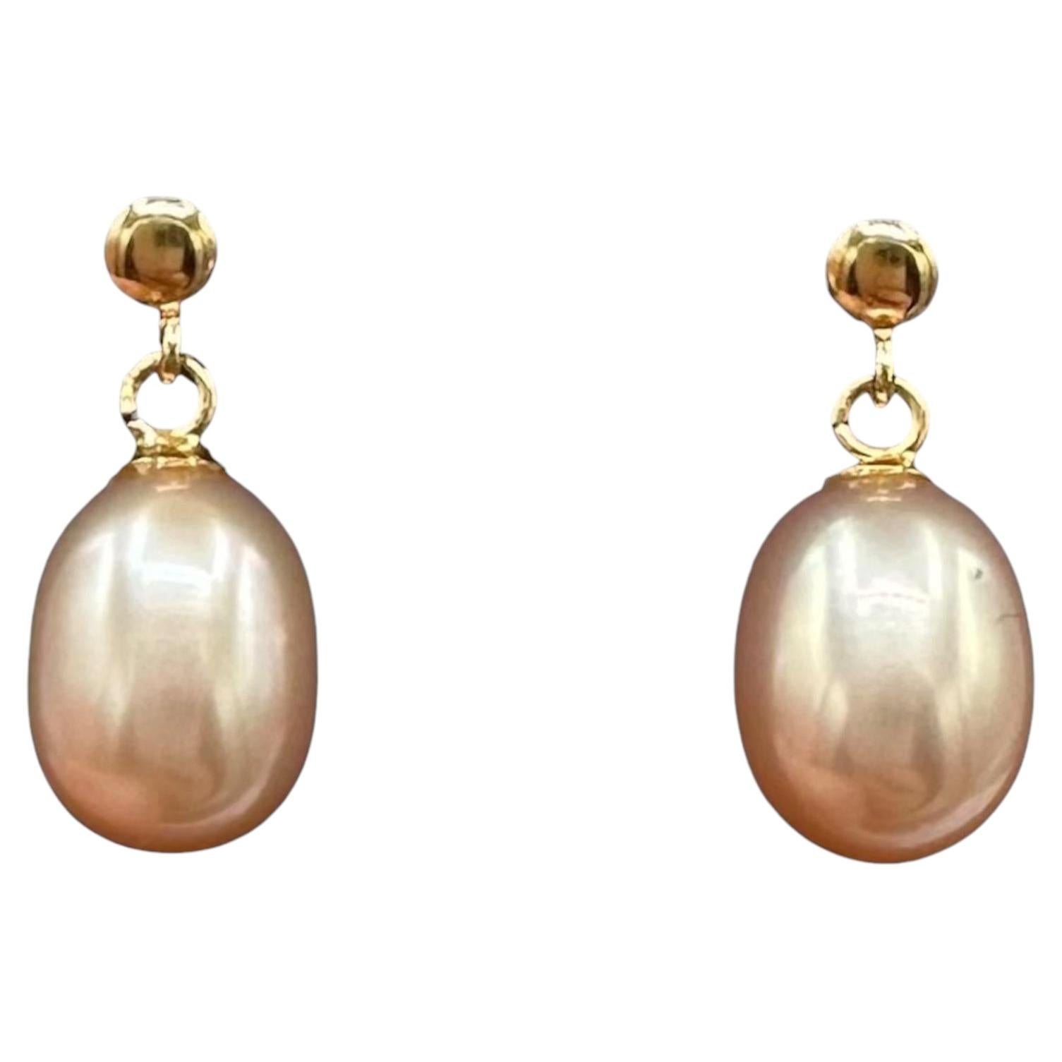 Rosa Perlenohrringe aus 18kt Gelbgold