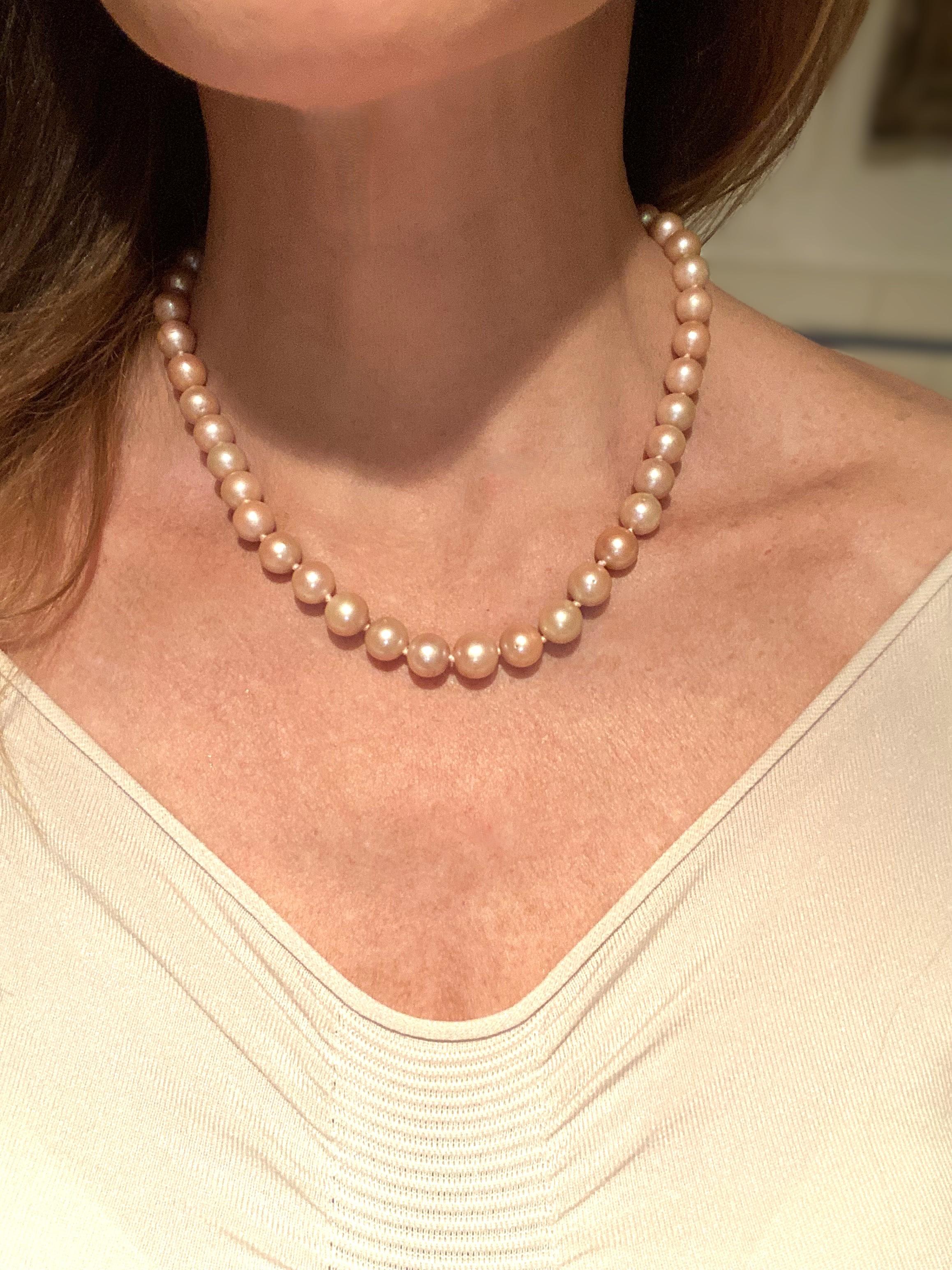 Pink Pearl Necklace In Good Condition For Sale In New York, NY