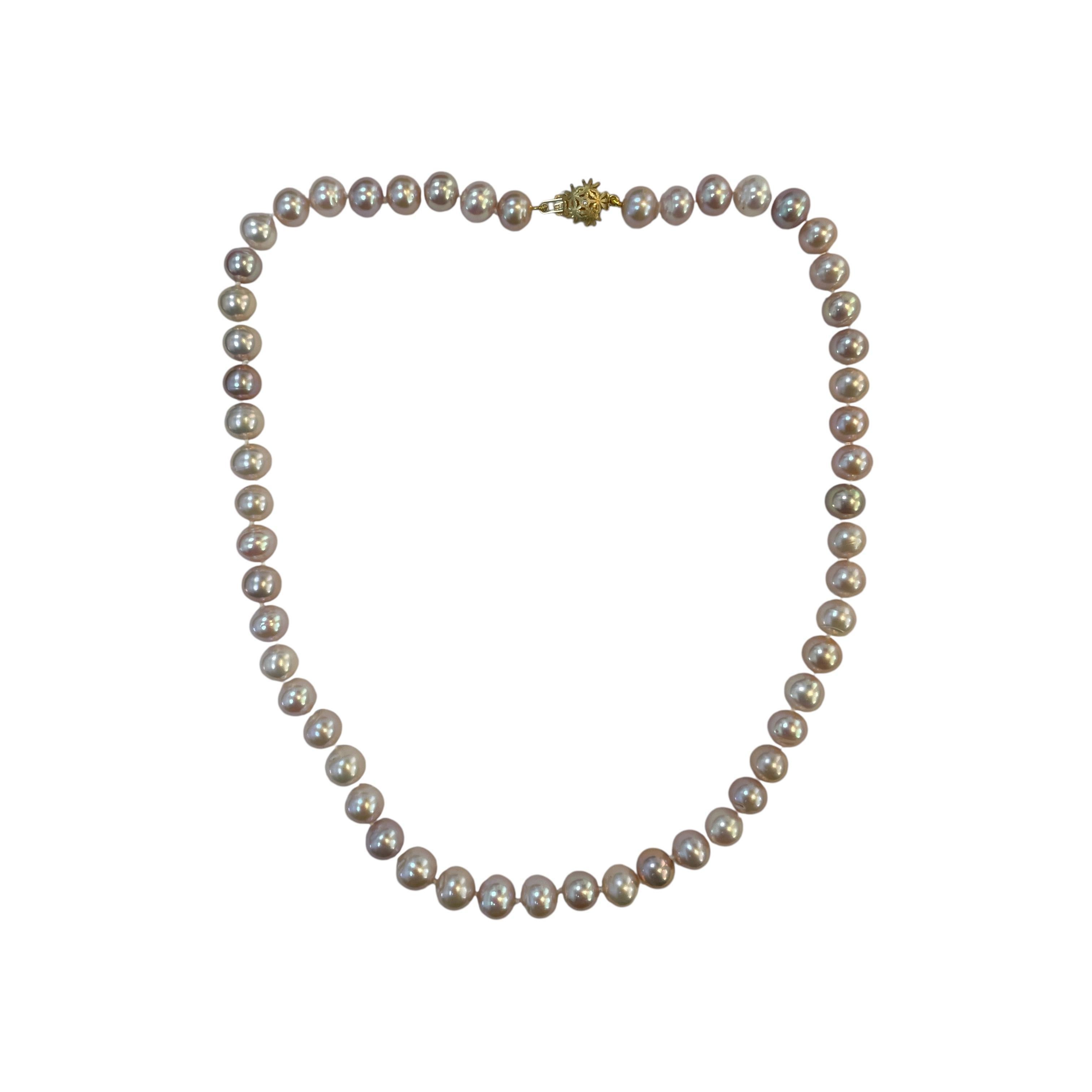 Collier de perles roses à un brin avec fermoir en or jaune 14k Excellent état - En vente à New York, NY
