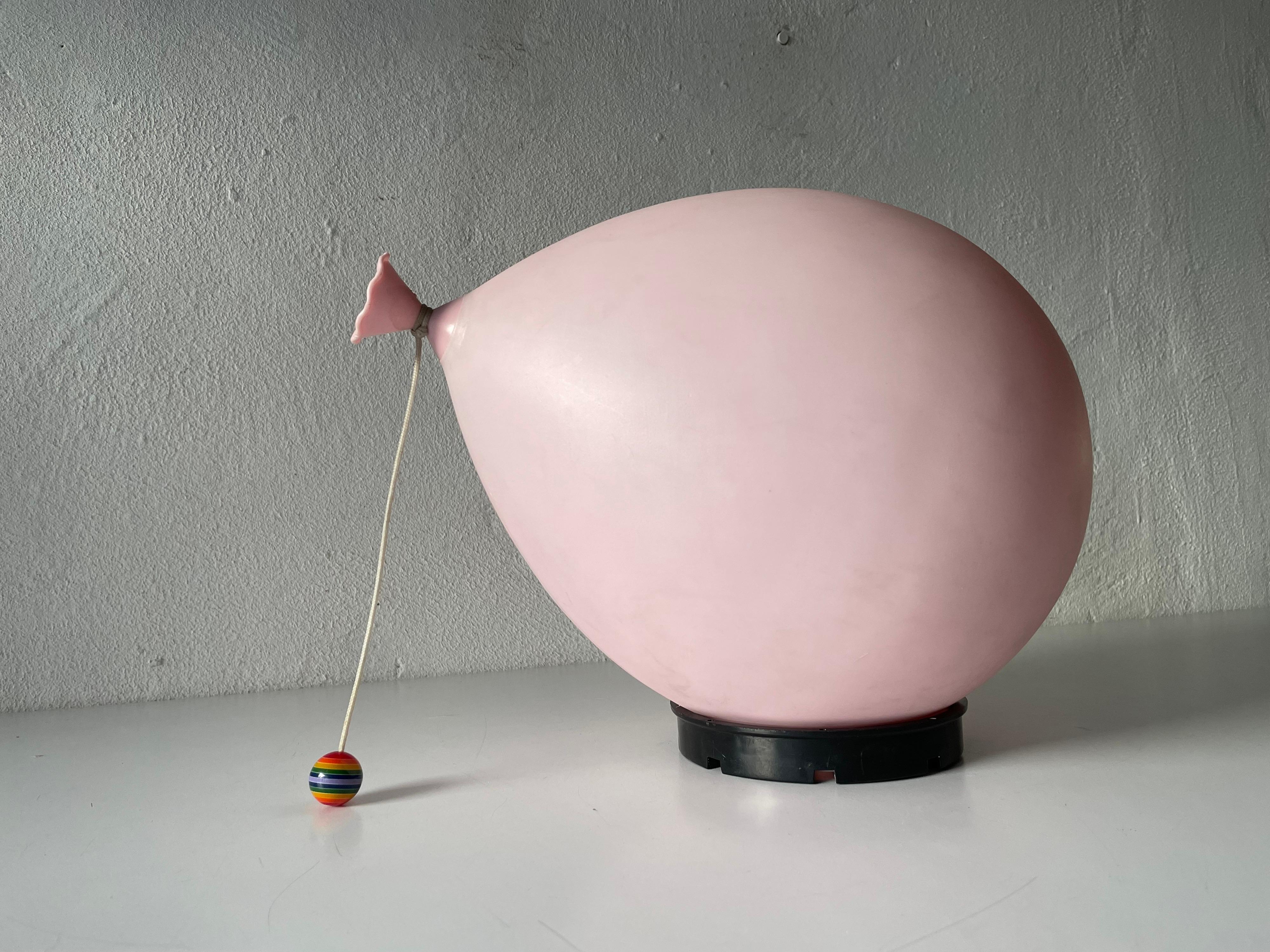 Ère spatiale Applique en forme de ballon en plastique rose par Yves Christin pour Bilumen, 1970, Italie en vente