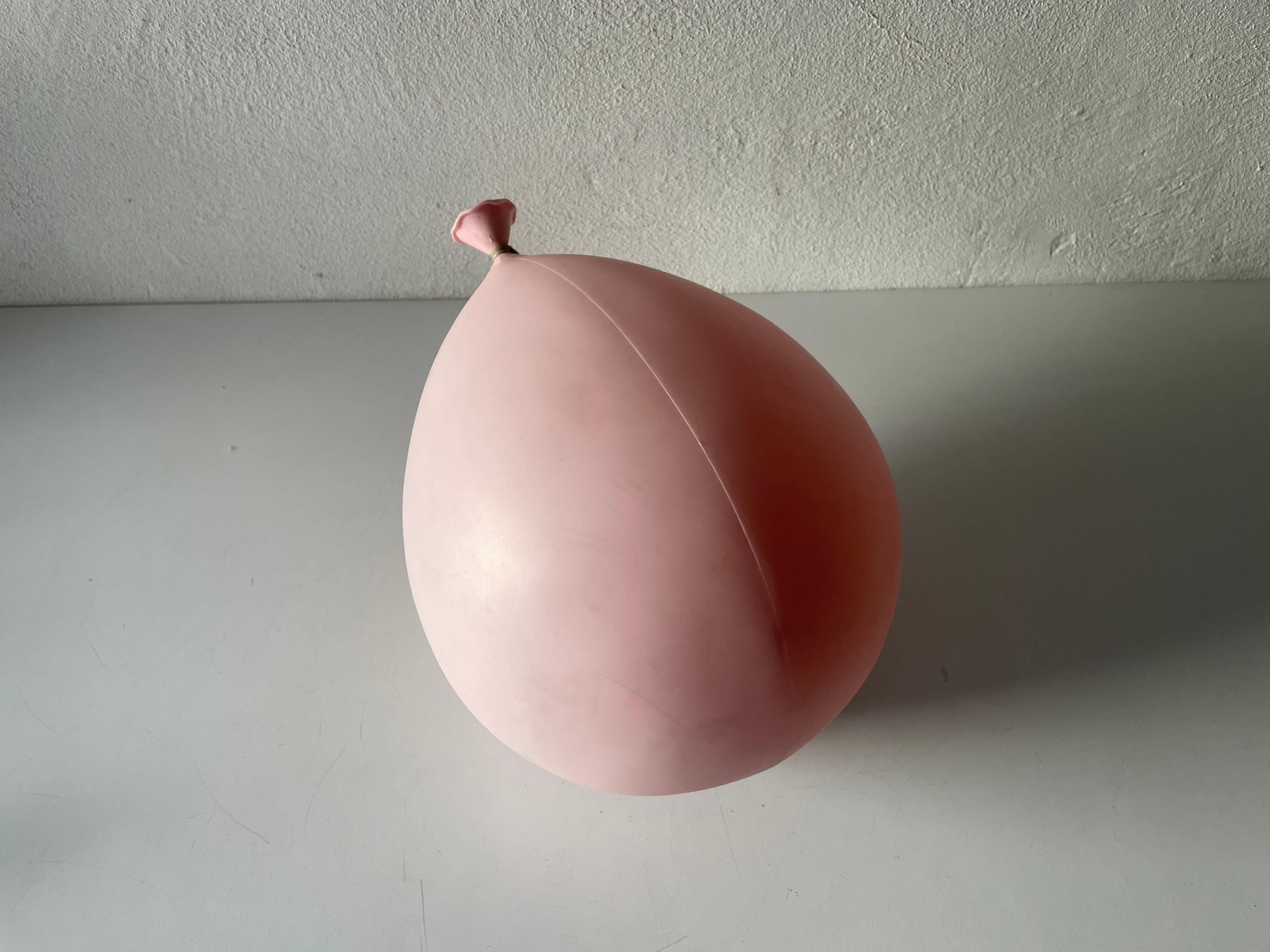 Applique en forme de ballon en plastique rose par Yves Christin pour Bilumen, 1970, Italie Bon état - En vente à Hagenbach, DE