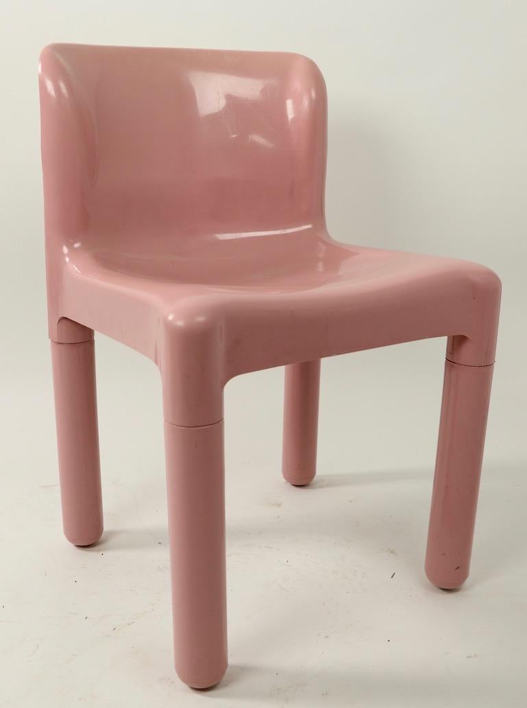 Model 4875 1970s plastic chair designed by Bartoli for Kartell in ill pink color. This example is in good original condition showing only some light scratches to the seat surface, normal and consistent with age.