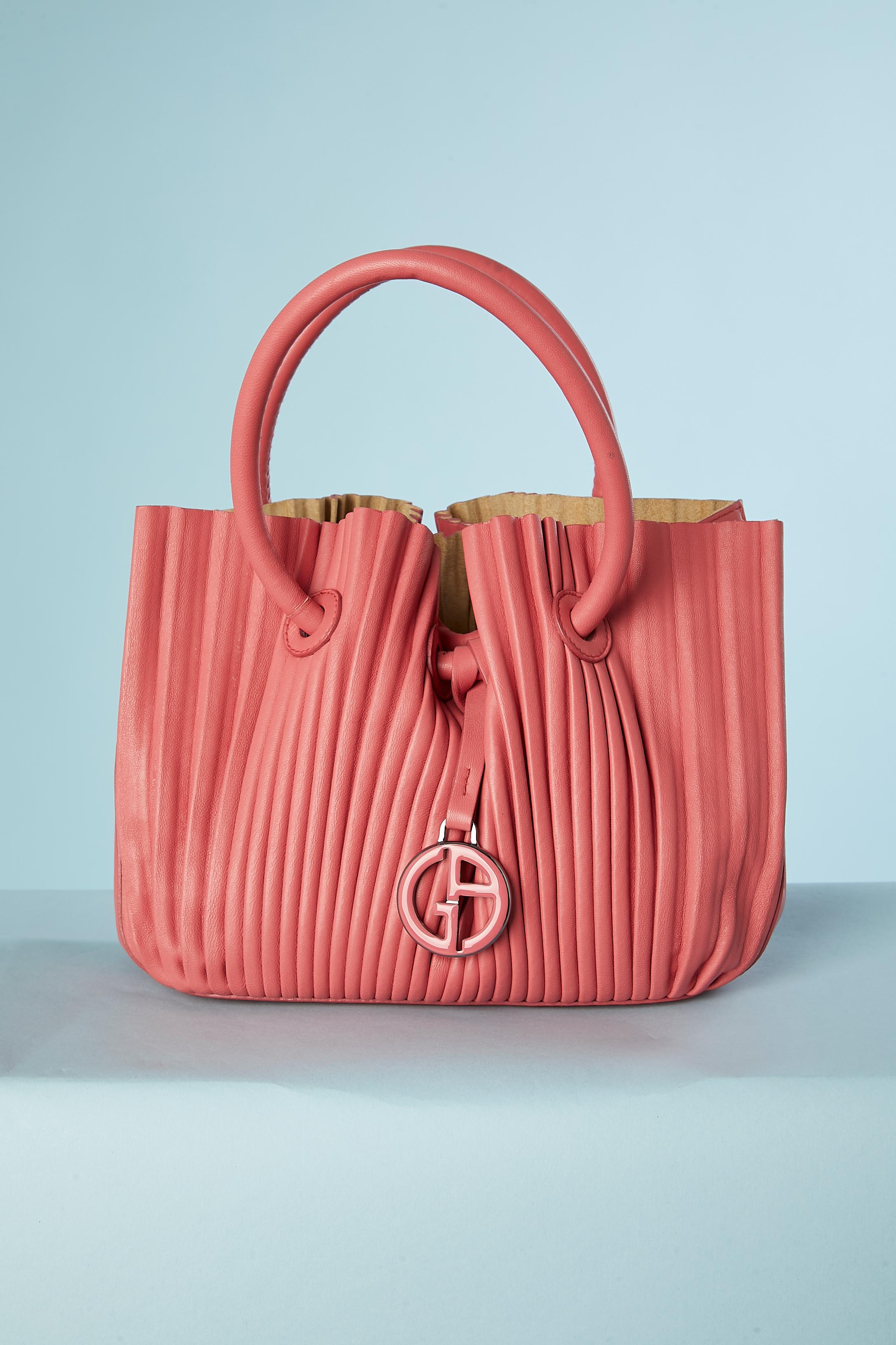 Pink pleated leather hand-bag with pouch  Giorgio Armani  In Excellent Condition For Sale In Saint-Ouen-Sur-Seine, FR