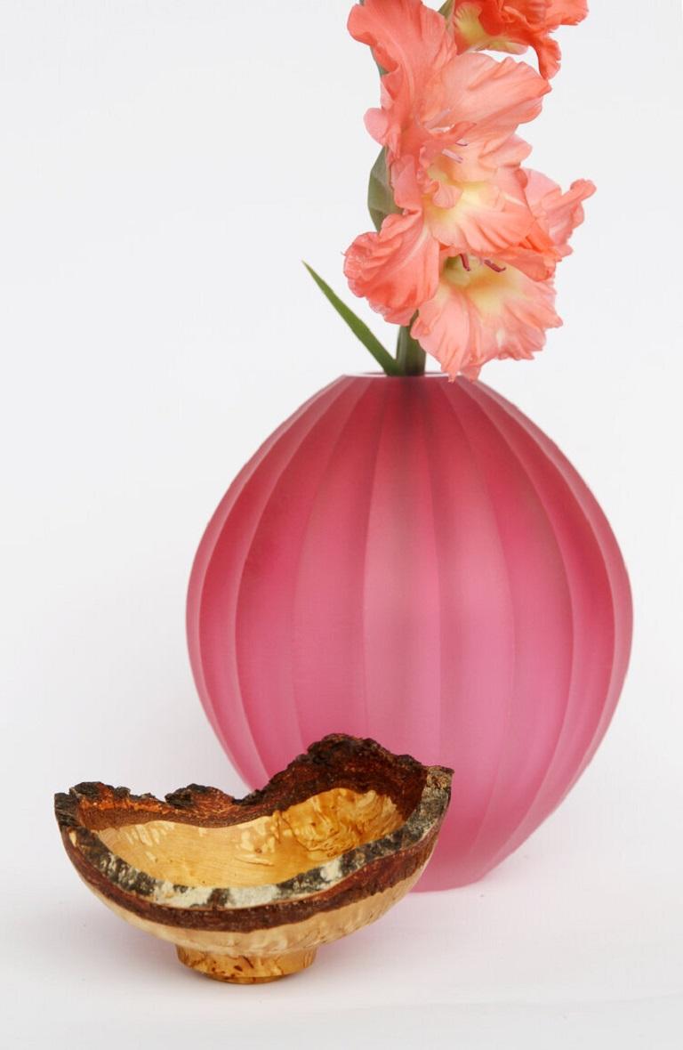 Pink Poppy stacking vessel, Pia Wüstenberg.
Dimensions: D 17 x H 25.
Materials: cut glass, wood.

With its sculpted glass topped by Curly Birch, Poppy is an exquisite vessel. This delightful piece finds heritage in the refined skills of Bohemian