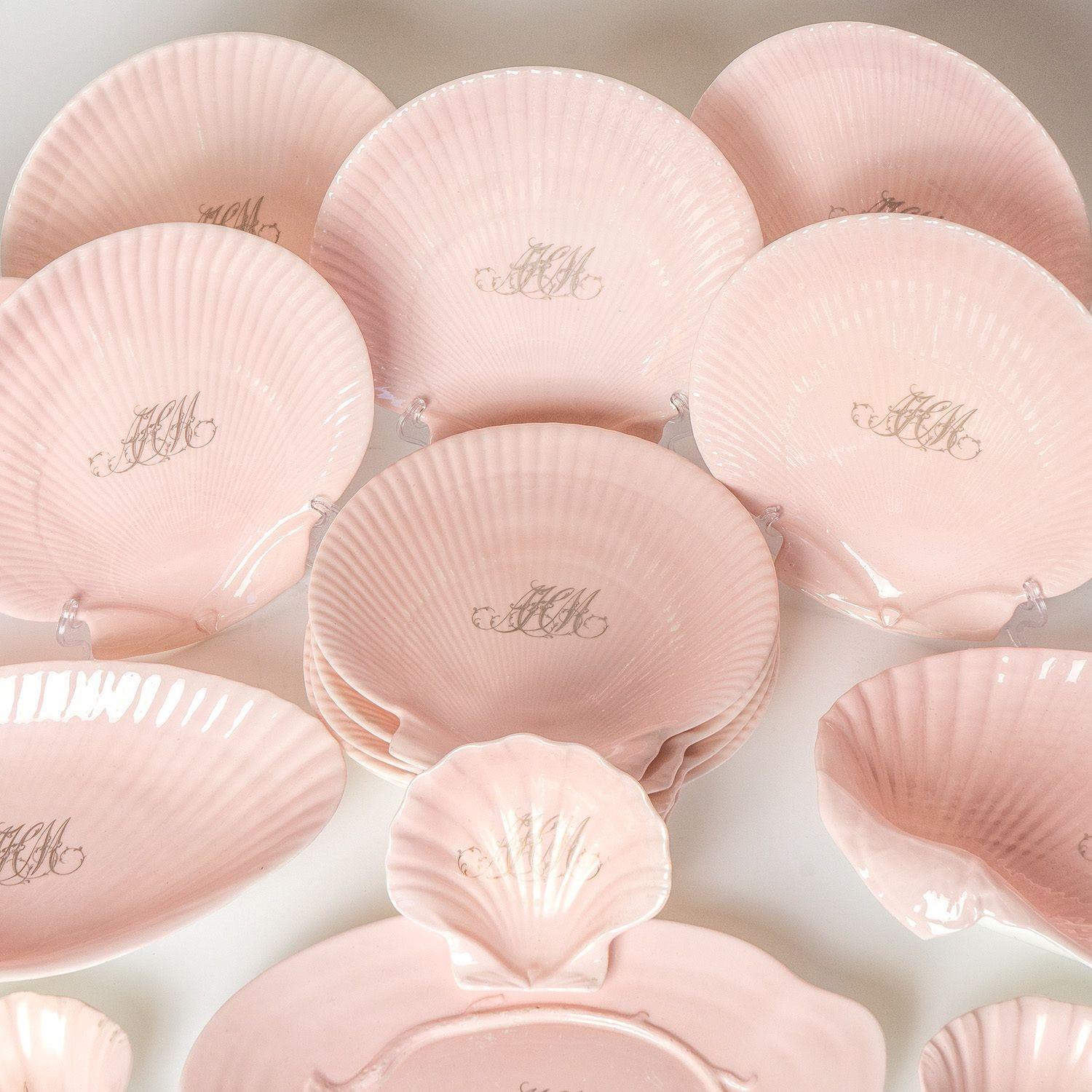 Victorian Pink Porcelain 'Nautilus' Dessert Service by Wedgwood for John Mortlock, 1880s For Sale