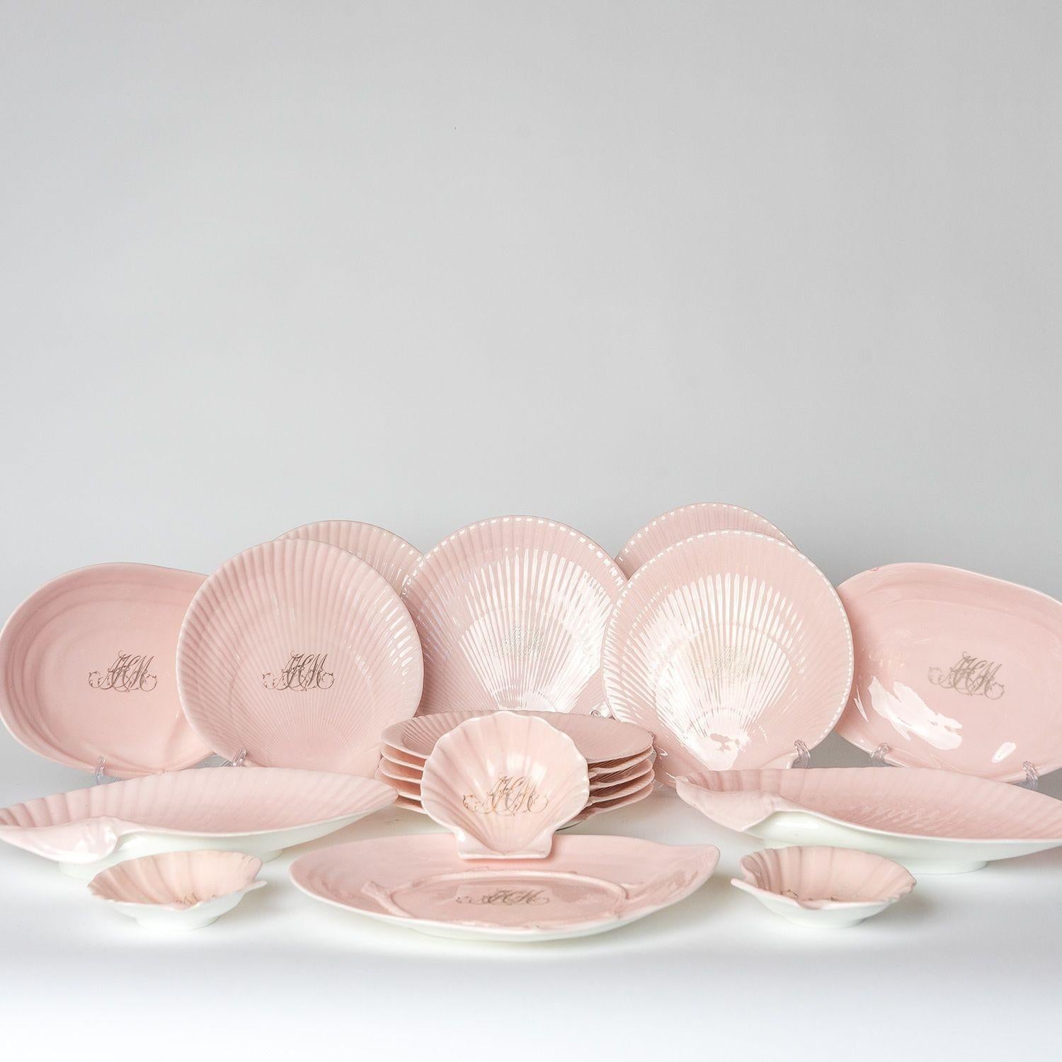 Late 19th Century Pink Porcelain 'Nautilus' Dessert Service by Wedgwood for John Mortlock, 1880s For Sale