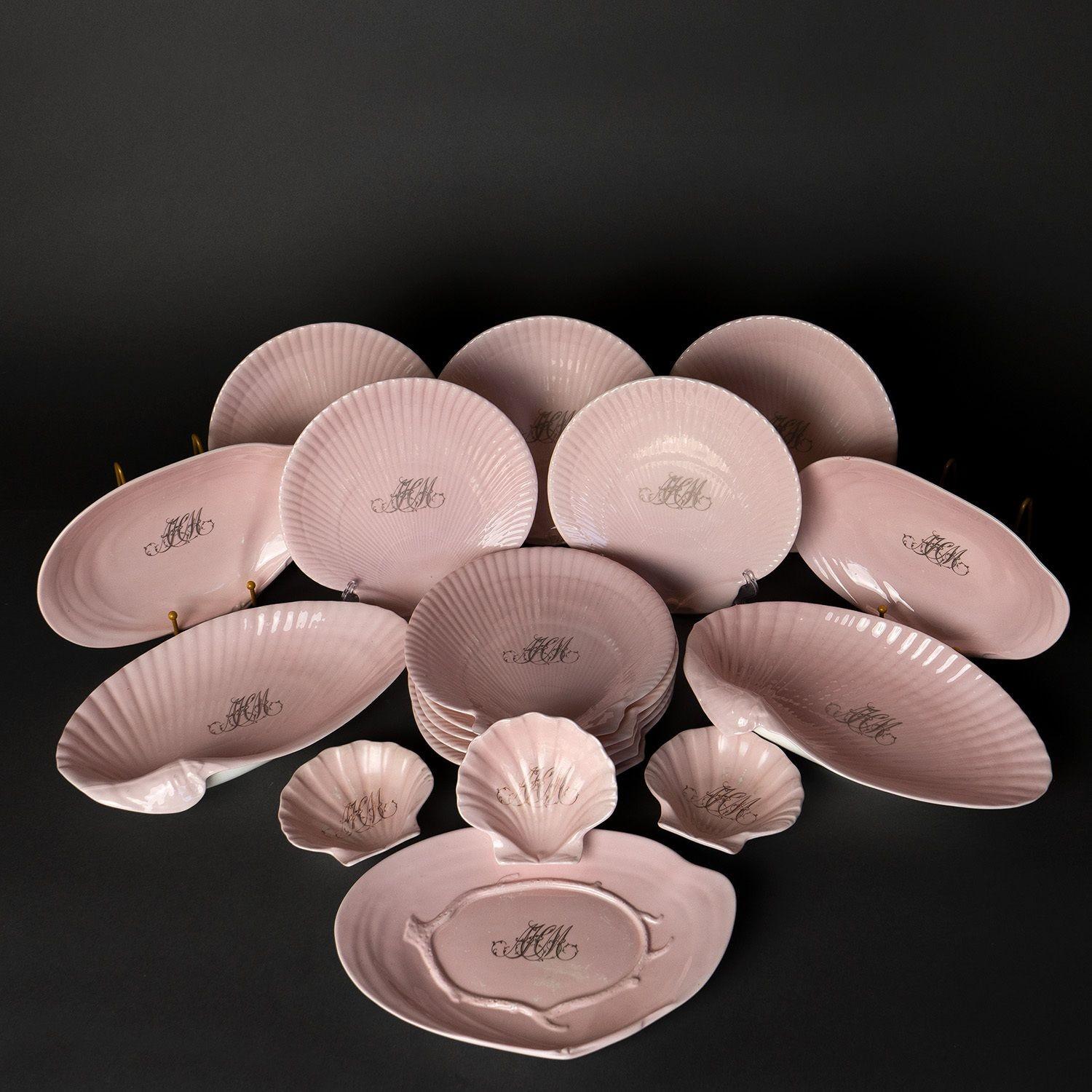 Pink Porcelain 'Nautilus' Dessert Service by Wedgwood for John Mortlock, 1880s For Sale 3