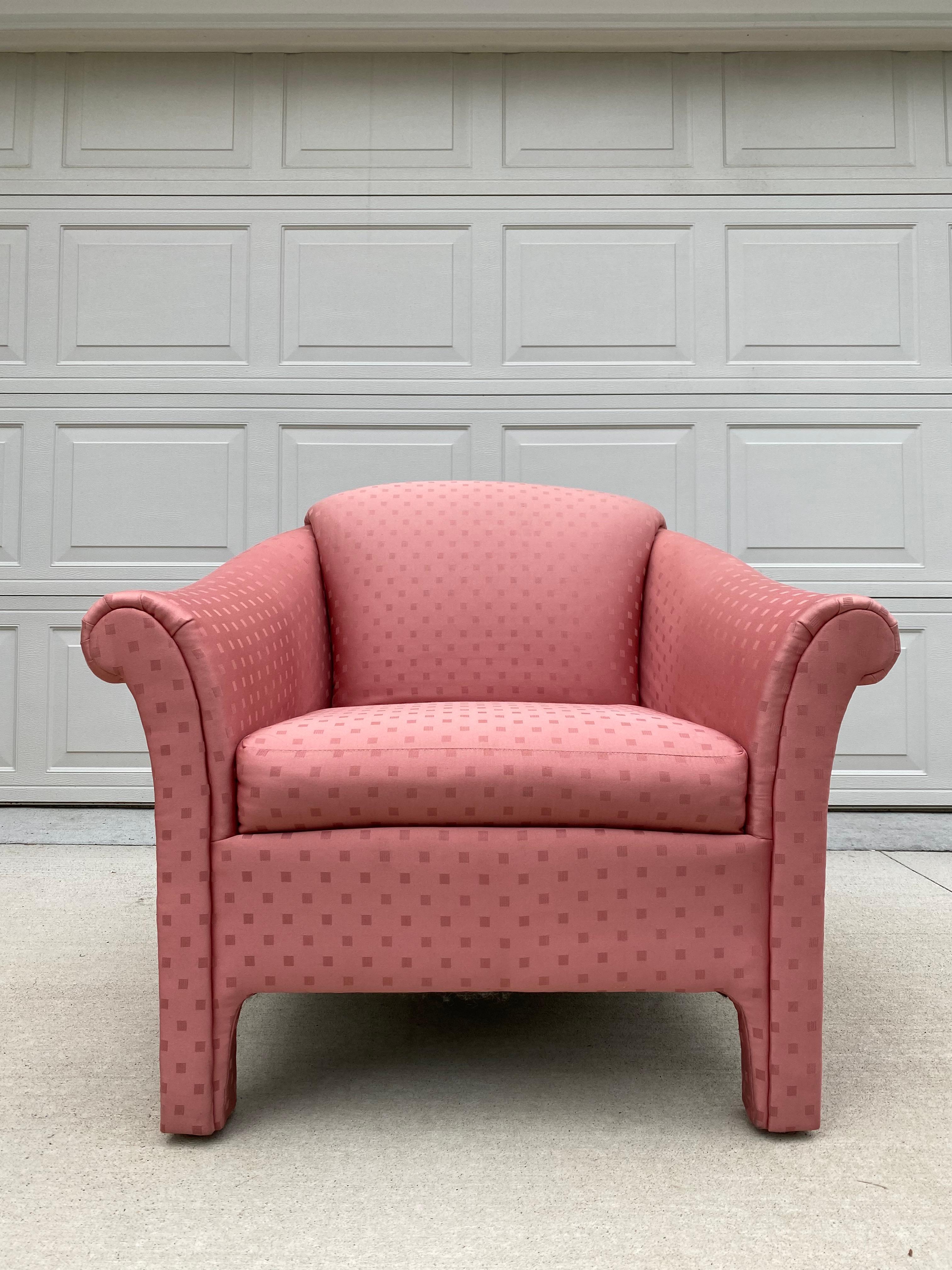 Un fauteuil Parsons Lounge Chair rose post-moderne, unique et confortable, signé 