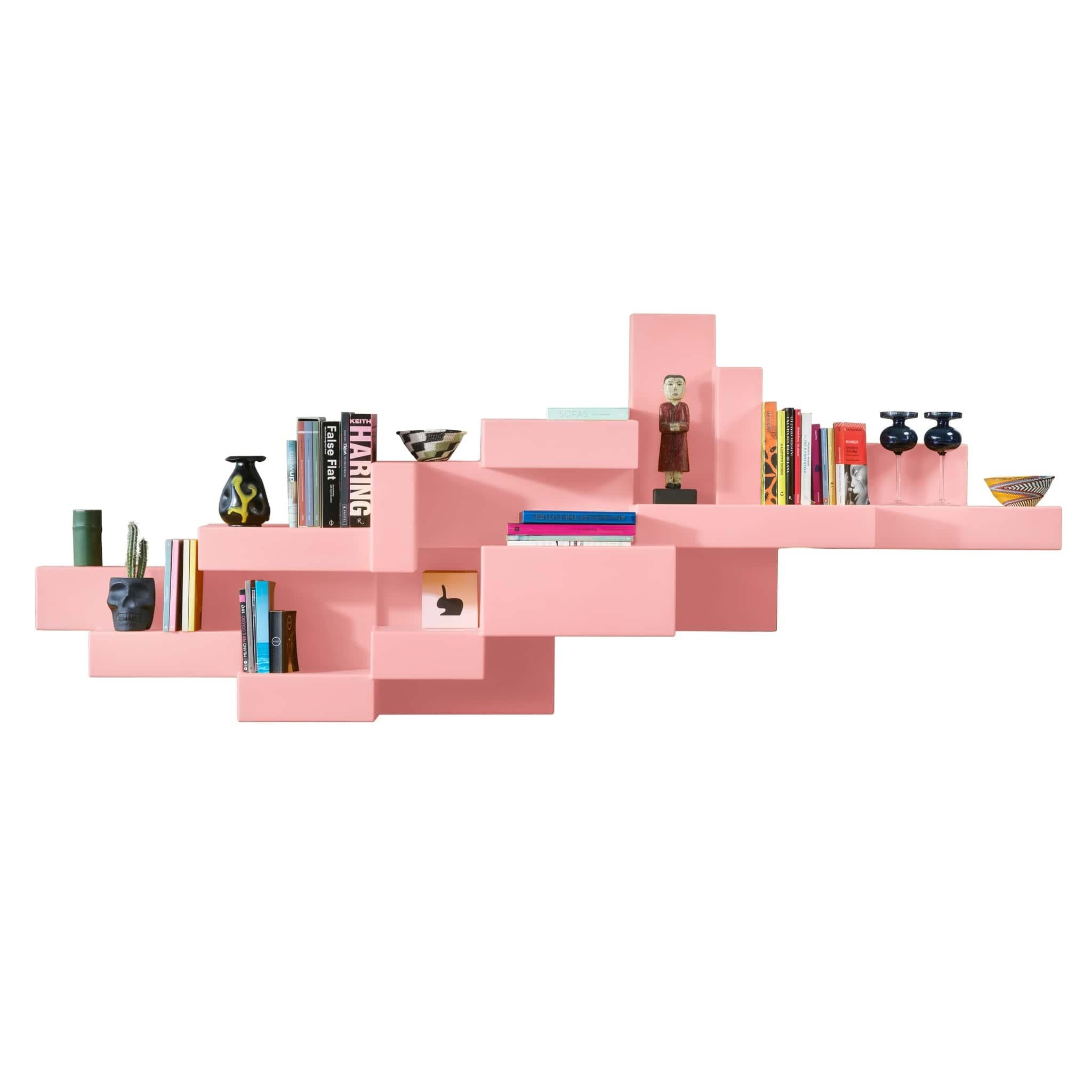 La libreria Primitive è stata uno dei prodotti più forti e iconici progettati da Studio Nucleo. Inizialmente realizzata come prodotto in edizione limitata, questa libreria viene ora industrializzata da Qeeboo e riproposta in una versione in
