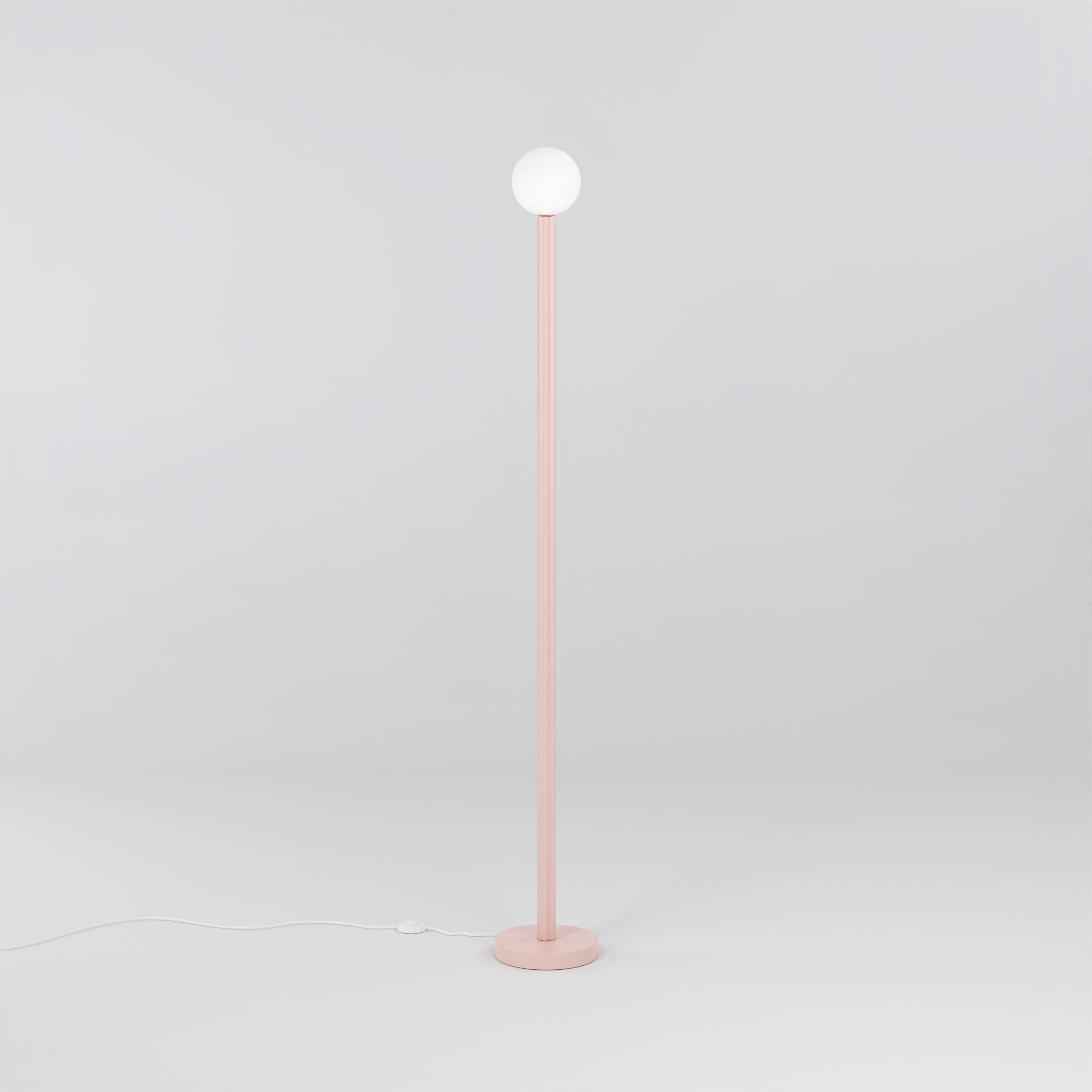 Lámpara de pie Pink Profiles de Atelier Areti
Dimensiones: P 20 x A 156,7 cm.
Materiales: Metal con recubrimiento en polvo, cristal blanco.

Disponible en otros colores. Póngase en contacto con nosotros.

Todas nuestras lámparas pueden cablearse