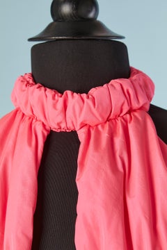 Robe rose bouffante sans manches avec fermeture éclair sur le milieu devant KRIZIA