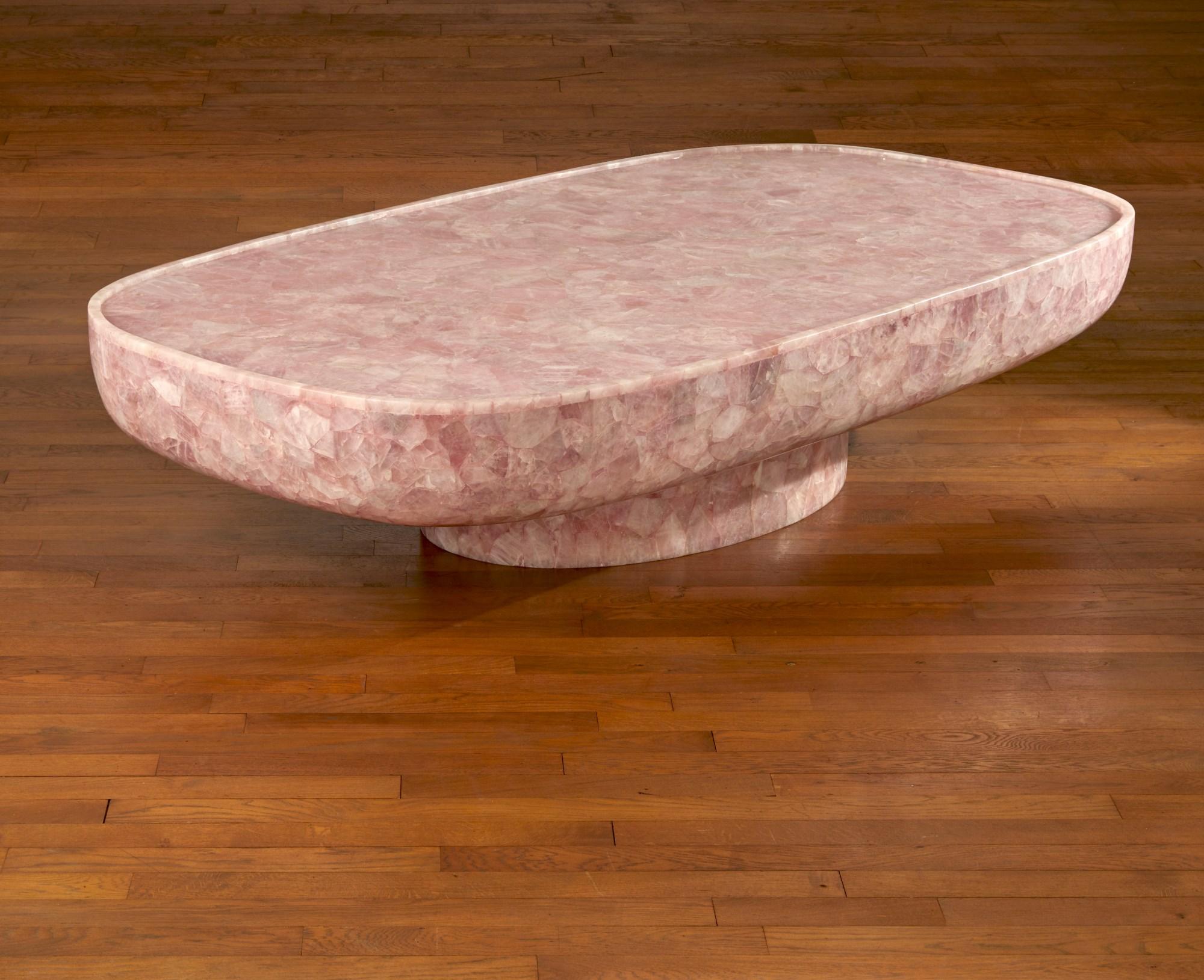 Superb coffee table in sculpted pink quartz.
Creation by Studio Glustin.
France, 2023.