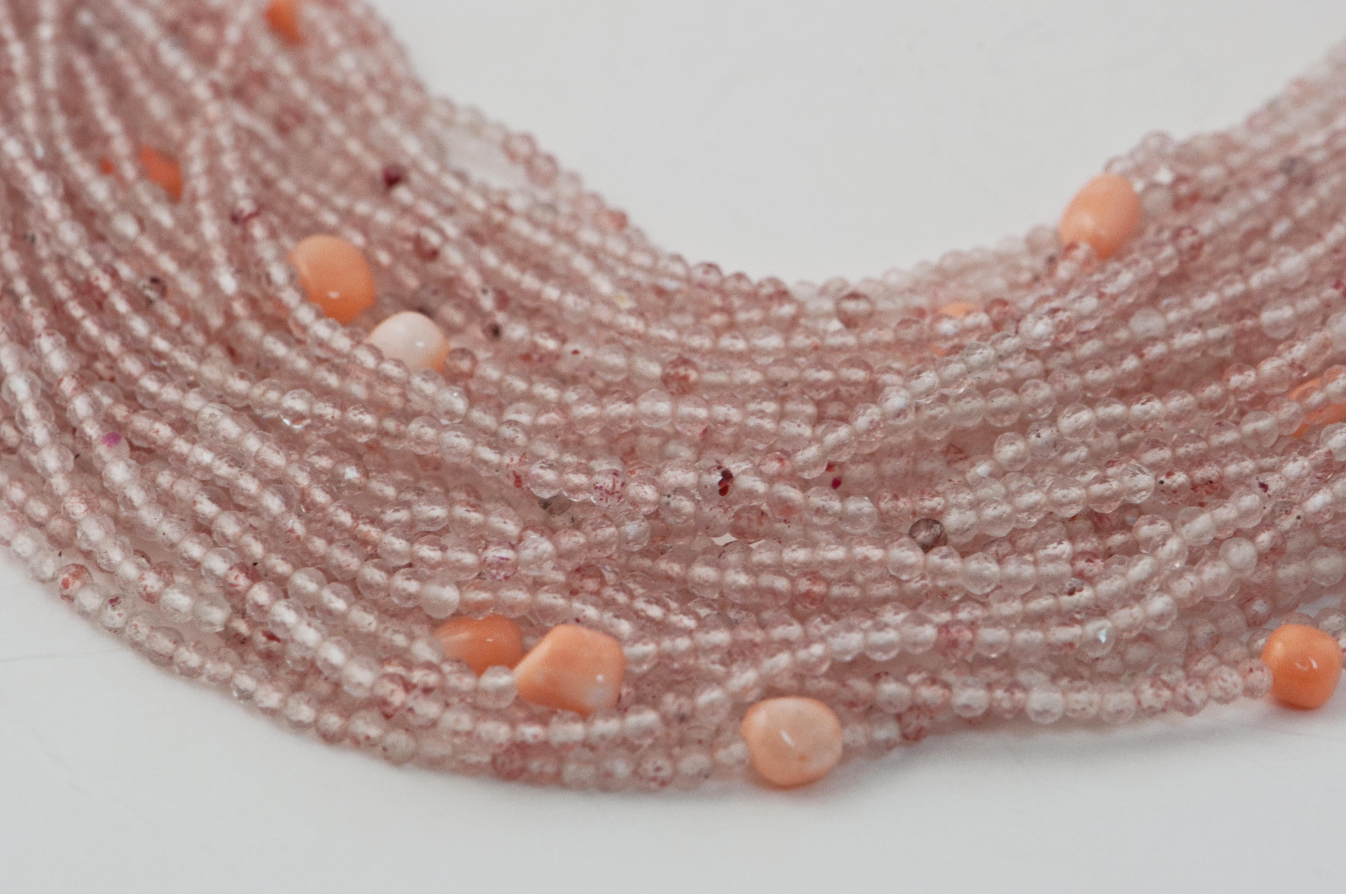 Pink Quartz Multi Strand Necklaces with Bakelite Claps In New Condition In Vannes, FR