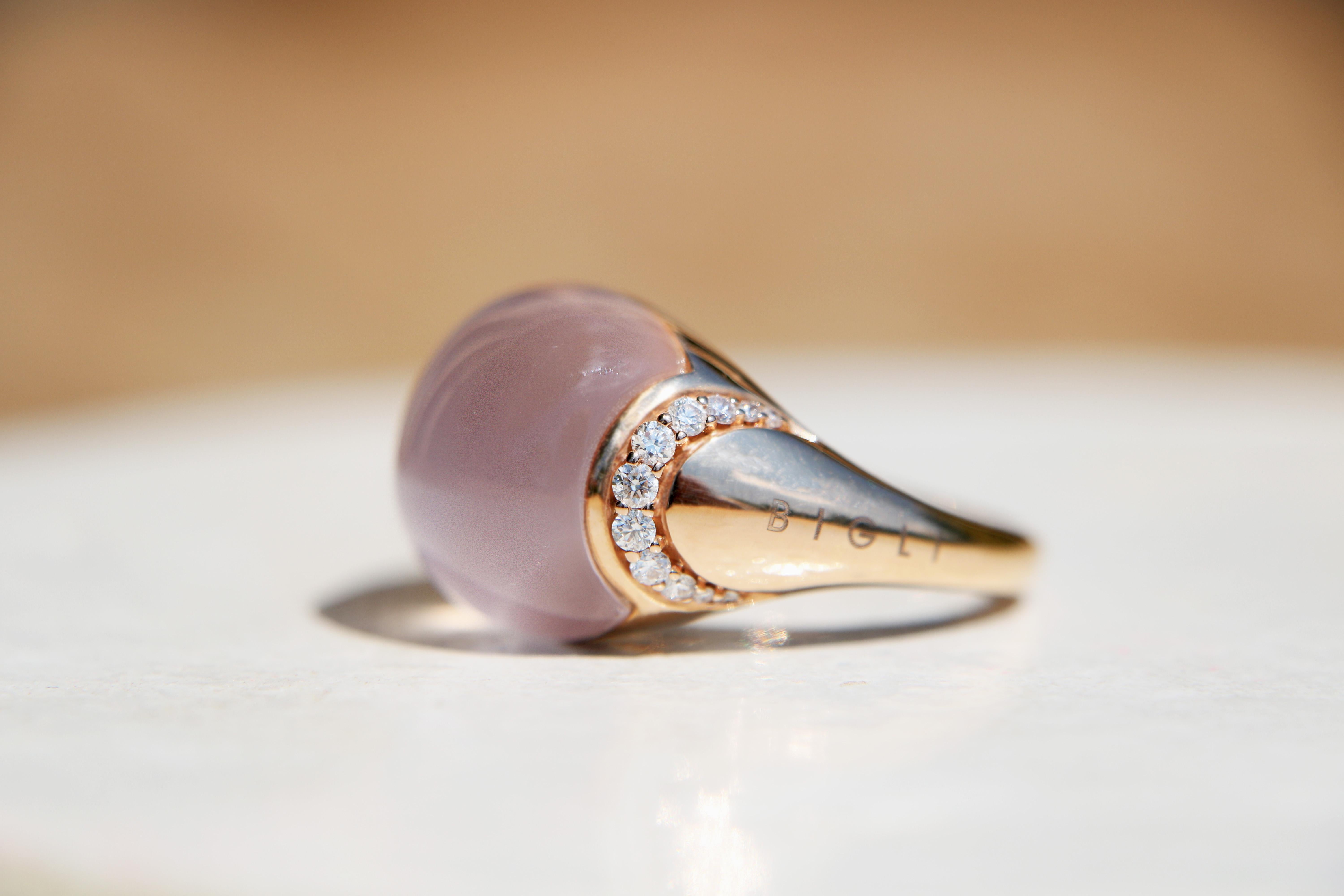 Moon ring in 18kt rose gold with Pink Quartz, Mother of Pearl and diamonds (0.3ct).

Reference: 20R99Rpqmpdia
Stone combination: Pink Quartz
Color gold: rose
Diamond: 0,3 ct
Size: 56 - Can not be altered

Please note that this ring has a delivery