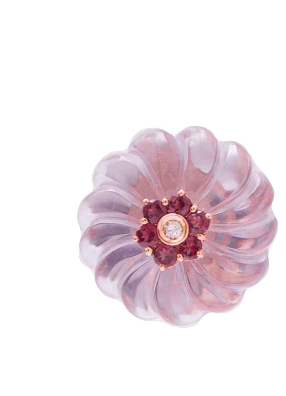 Fashion earrings in 14 kt white gold structure mounted with a pink quartz and, in the central part, a flower of tourmaline with a diamond.
These earrings were totally handmade by Italian master goldsmiths and they are in perfect conditions.
Diamonds