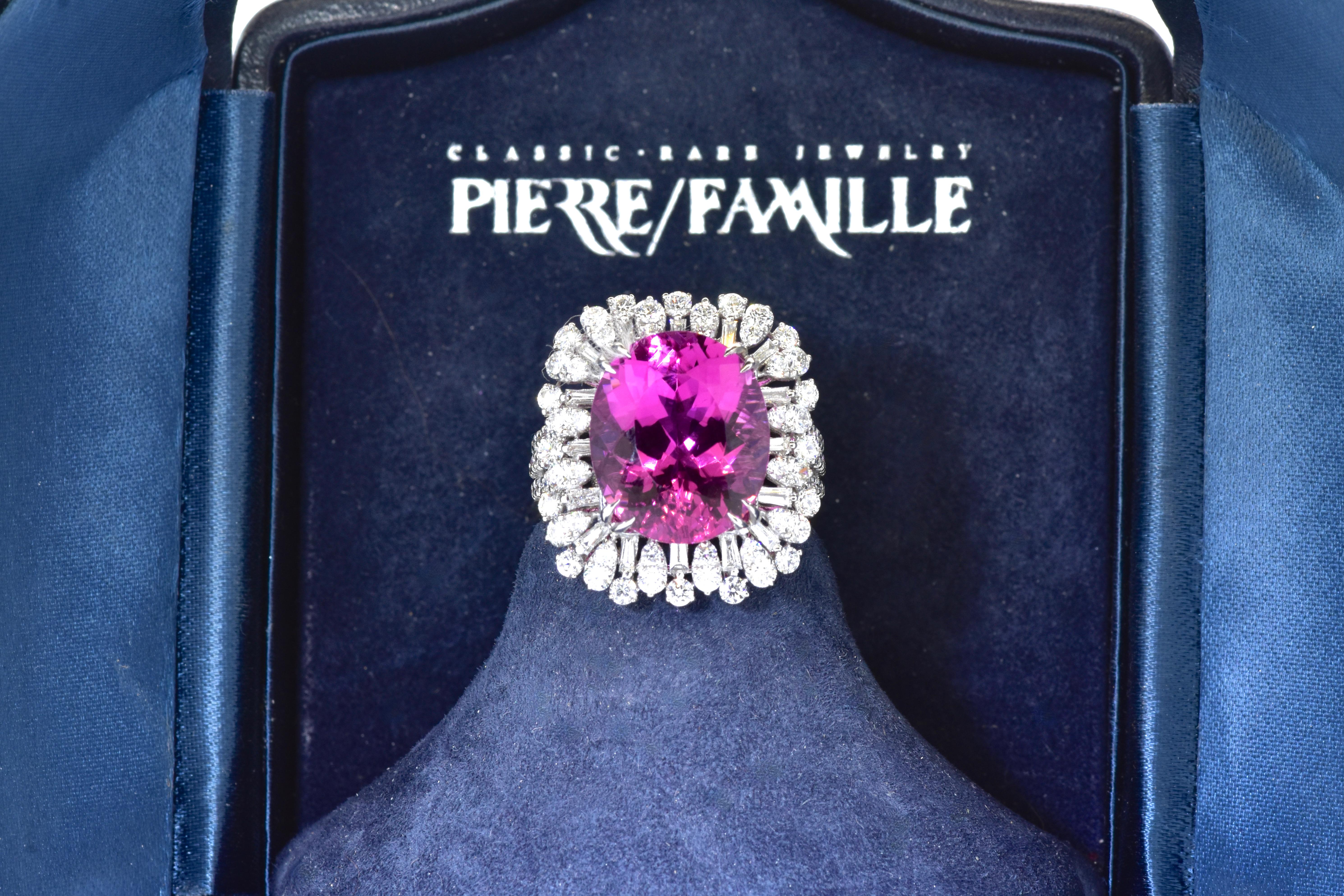 G.I.A.-zertifiziert 10,24 ct. Heißer rosa Turmalin & weißer Diamantring 2