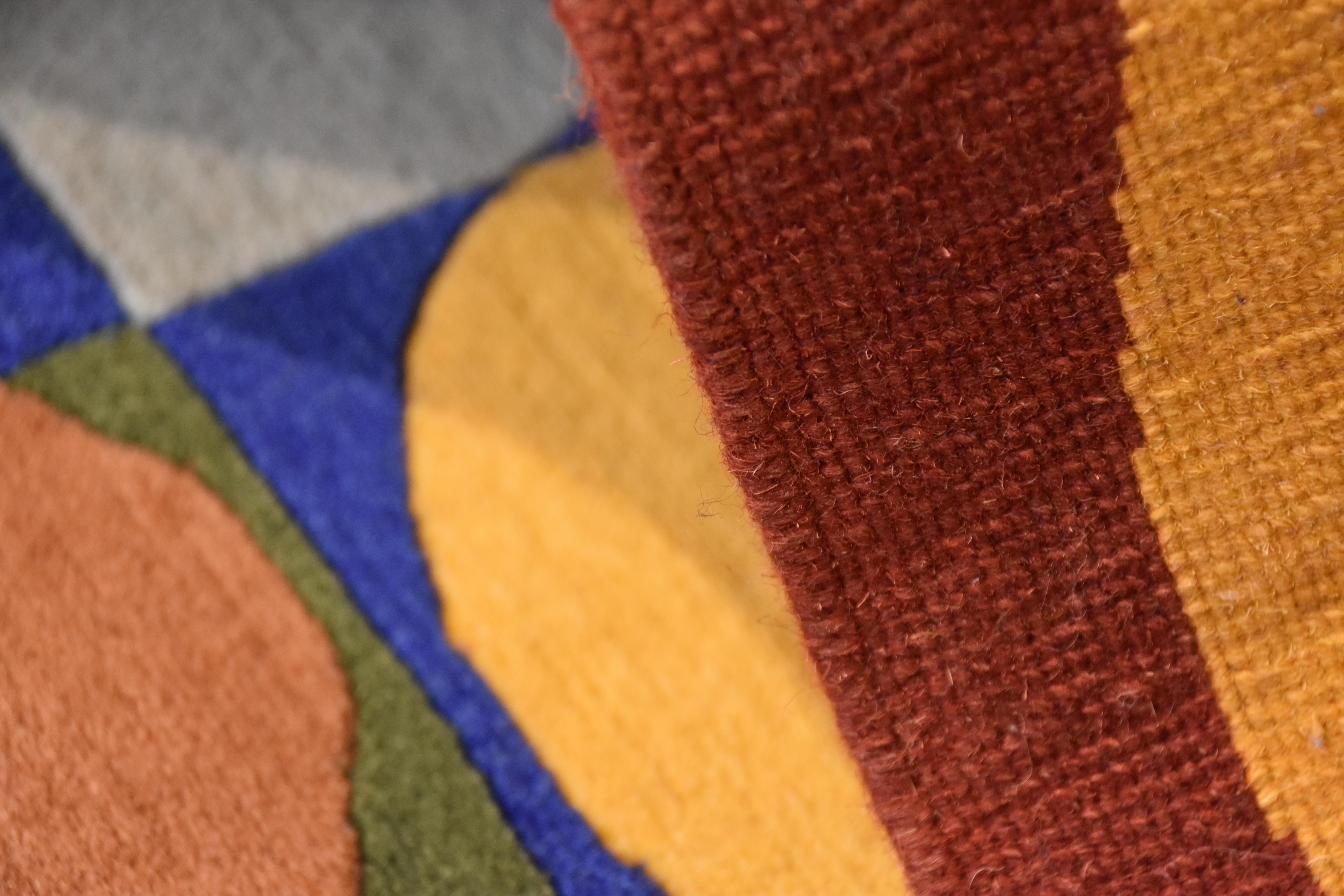 Livio Tessandori Teppich der italienischen Designerin Olivia Toscani in Rosa, Rot, Blau und Gelb (Wolle) im Angebot