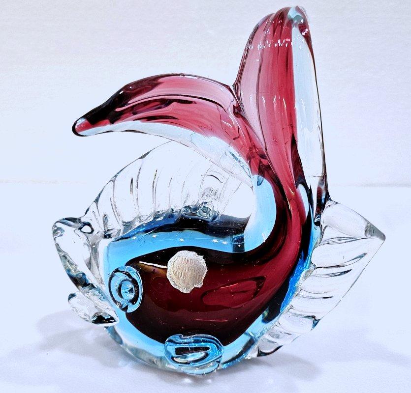 Scultura di pesce in vetro di Murano rosa-rosso, blu e trasparente con etichetta originale in vendita 1