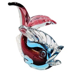 Escultura de pez de cristal de Murano rosa-rojo, azul y transparente con etiqueta original