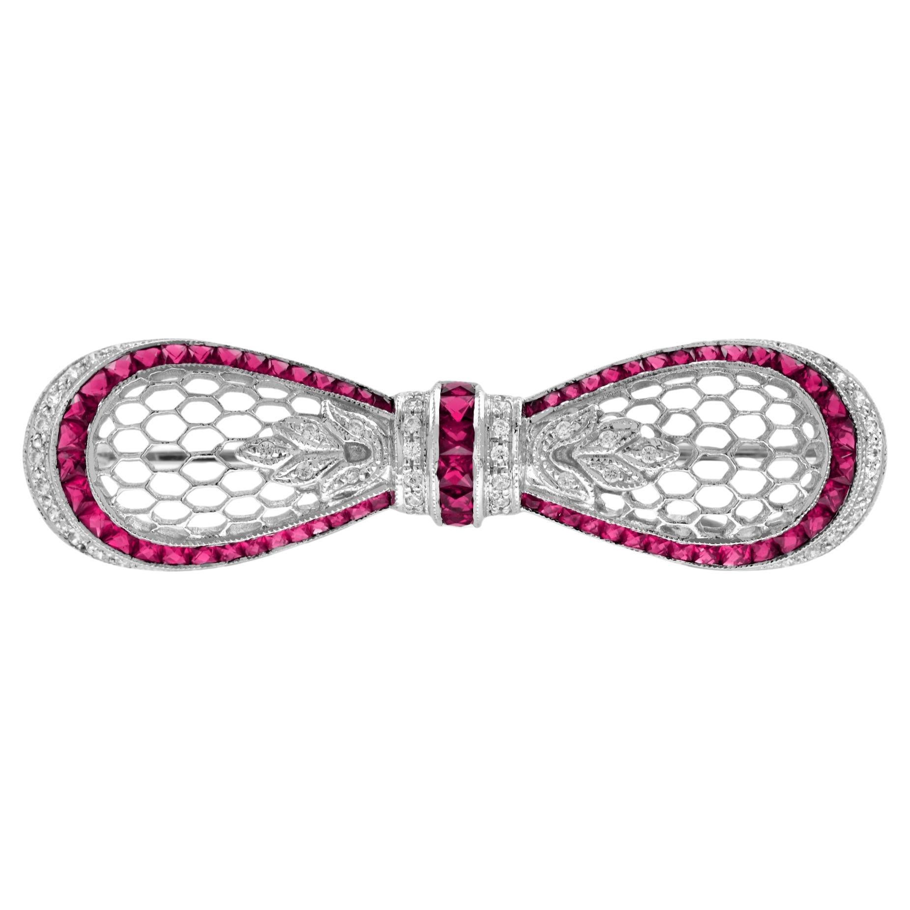 Pink Red Ruby & Diamond Spilla con fiocco in stile antico in oro bianco 18K