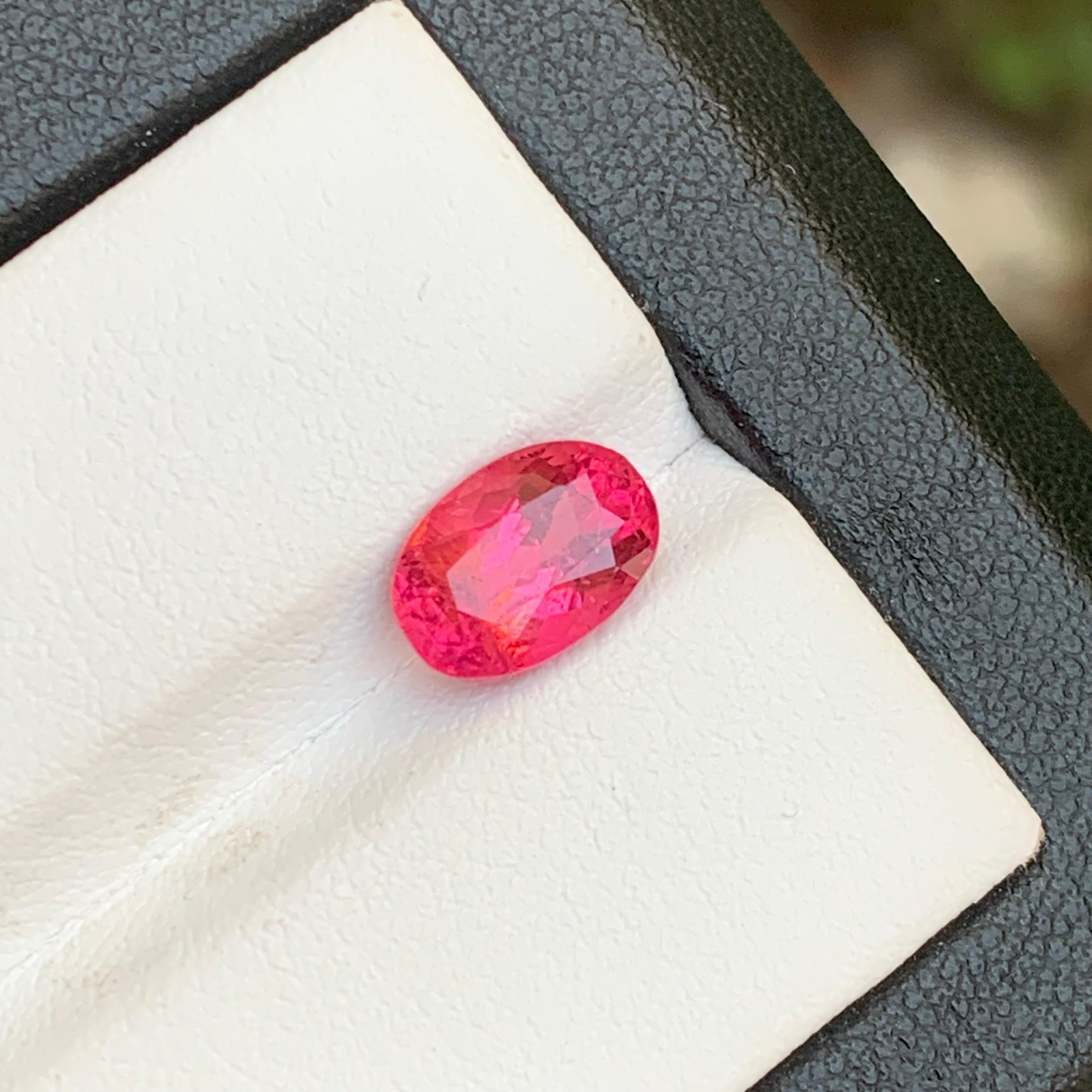Bague en tourmaline naturelle rose rougeâtre de 2,20 carats, pierre précieuse de taille ovale Neuf - En vente à Peshawar, PK