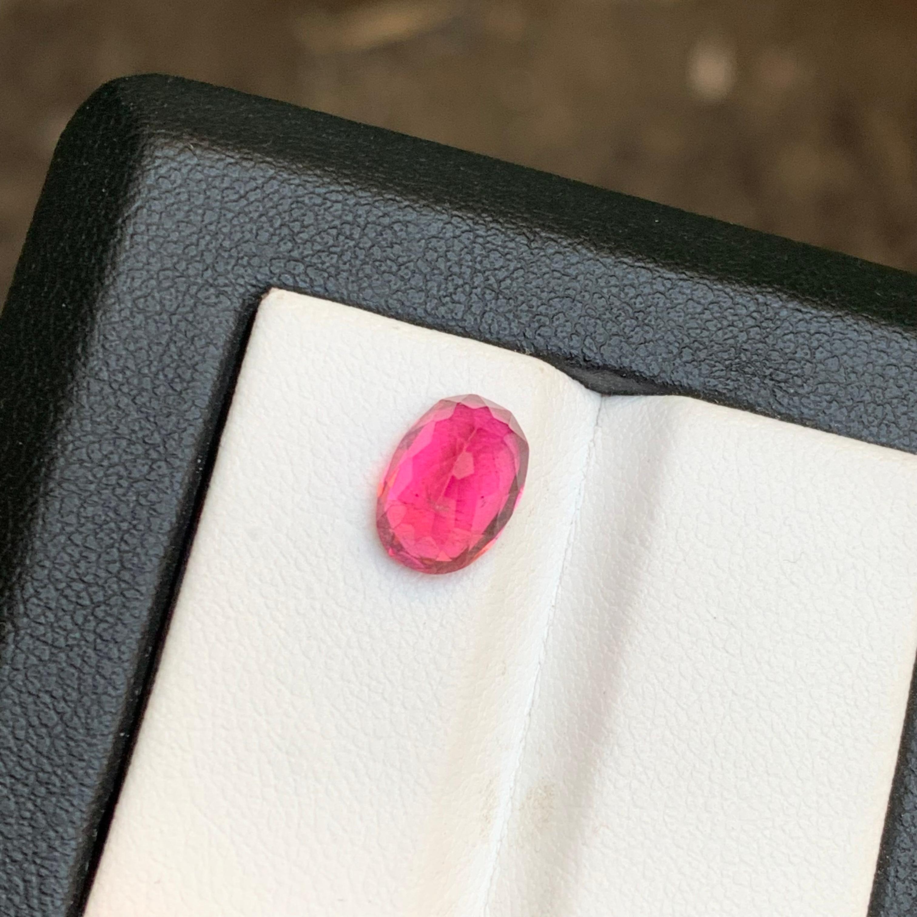 Bague en tourmaline naturelle rose rougeâtre de 2,20 carats, pierre précieuse de taille ovale Unisexe en vente