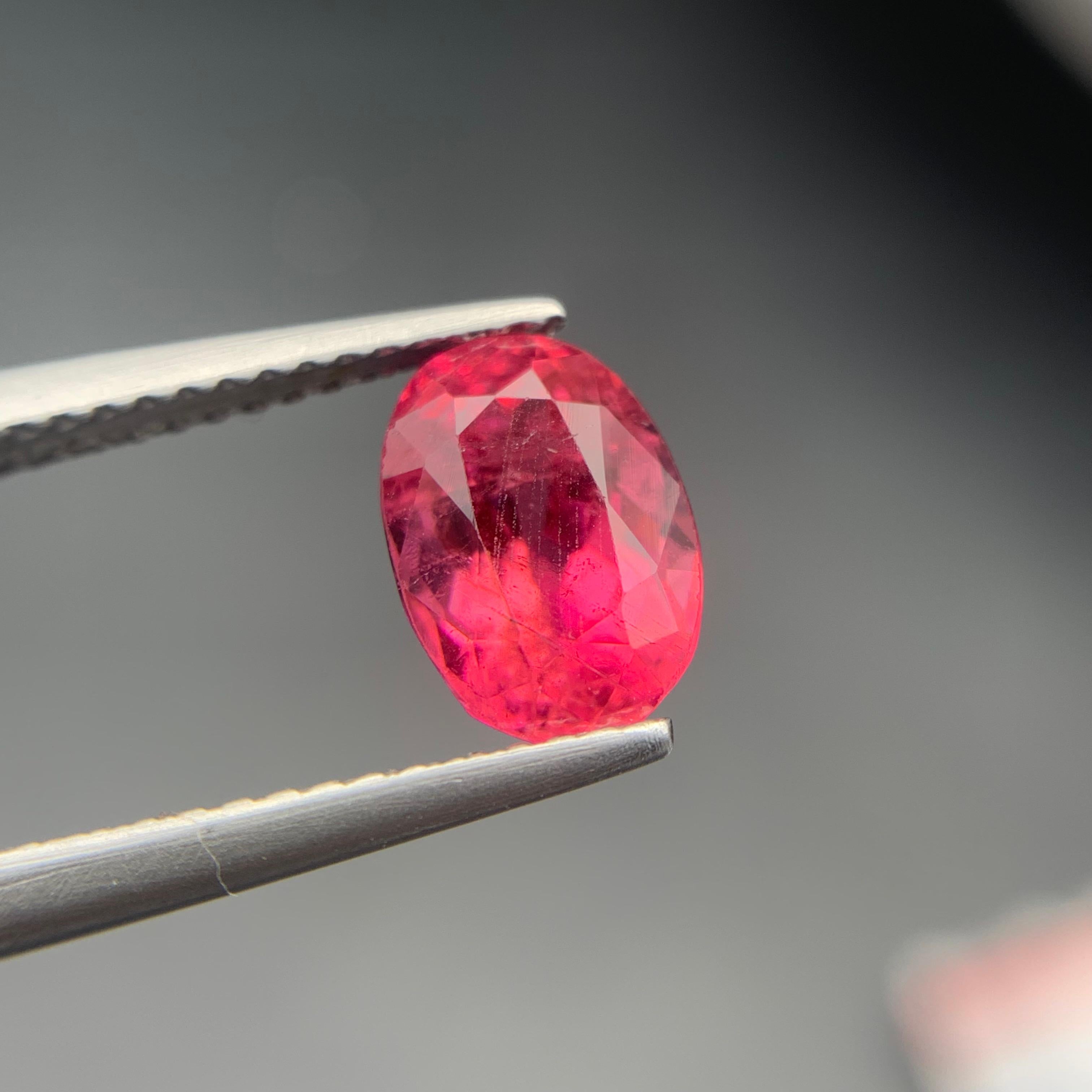 Bague en tourmaline naturelle rose rougeâtre de 2,20 carats, pierre précieuse de taille ovale en vente 1