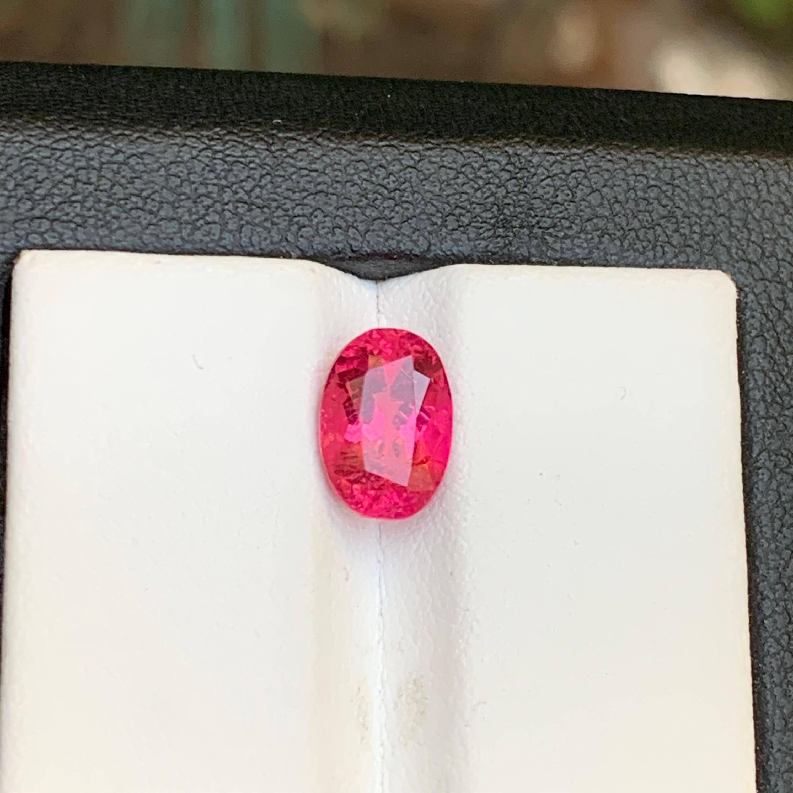 Bague en tourmaline naturelle rose rougeâtre de 2,20 carats, pierre précieuse de taille ovale en vente 2