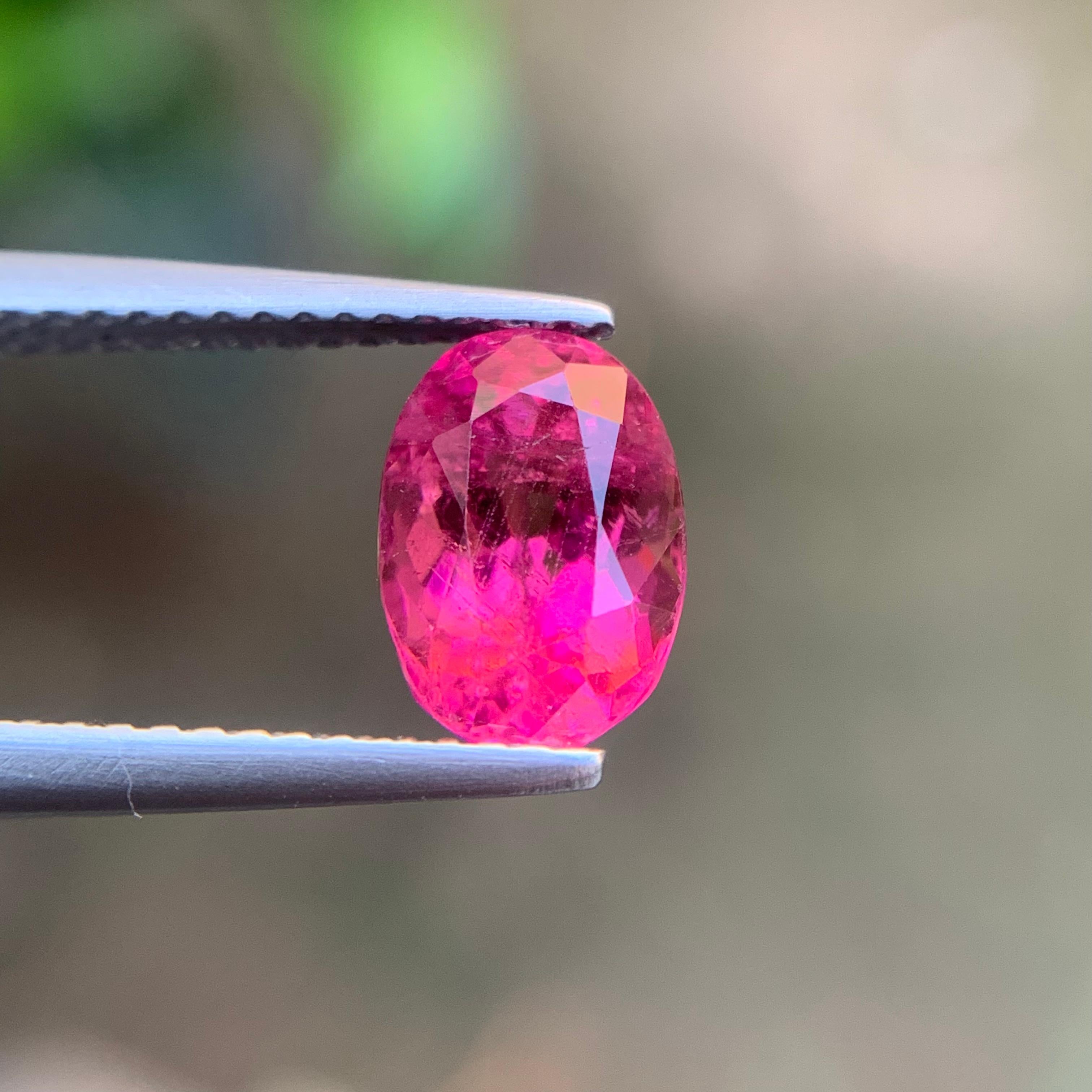 Bague en tourmaline naturelle rose rougeâtre de 2,20 carats, pierre précieuse de taille ovale en vente 3