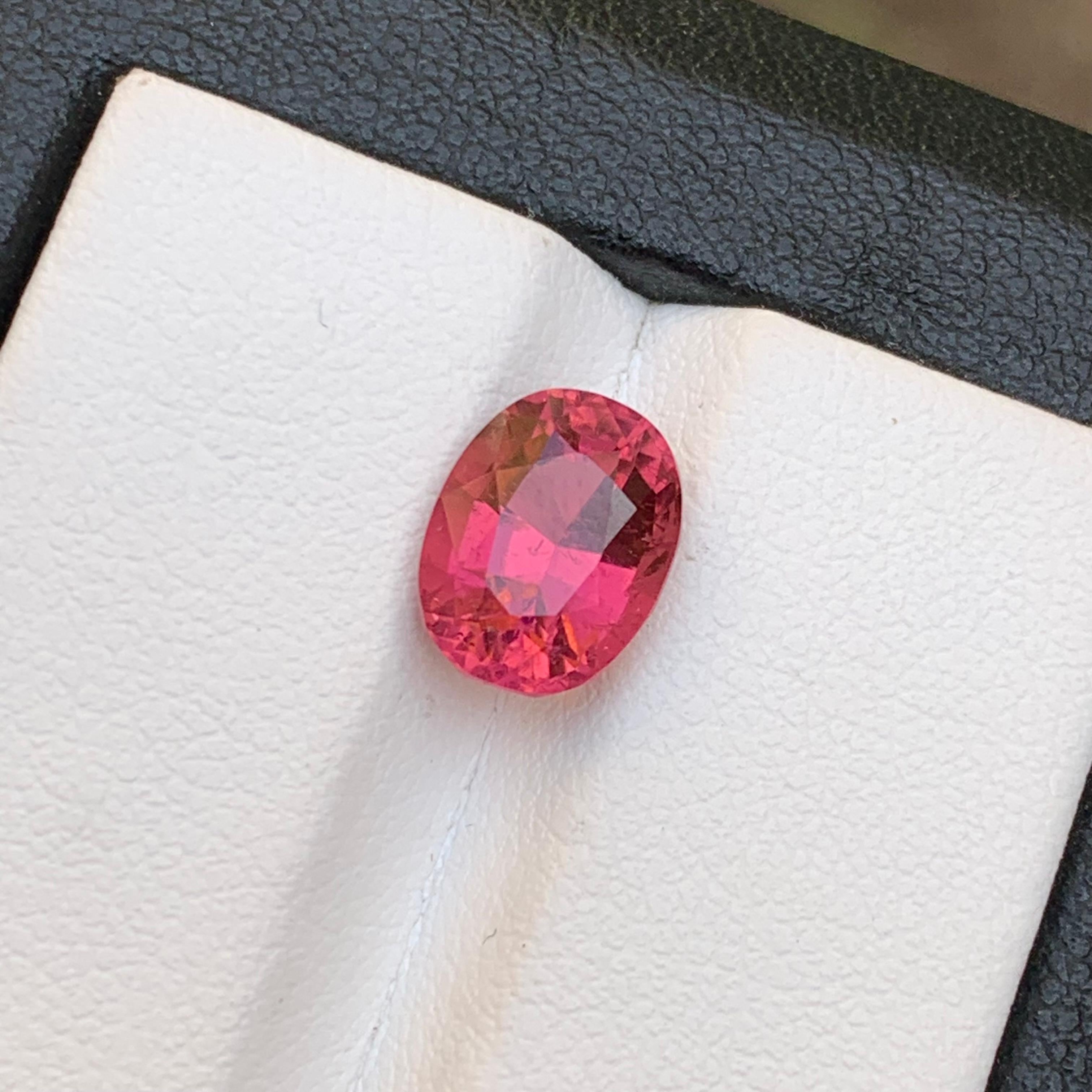 Contemporary Pink Reddish Hue Natural Tourmaline Ring Loose Gemstone 3.05 Ct Oval Cut-Jewel For Sale