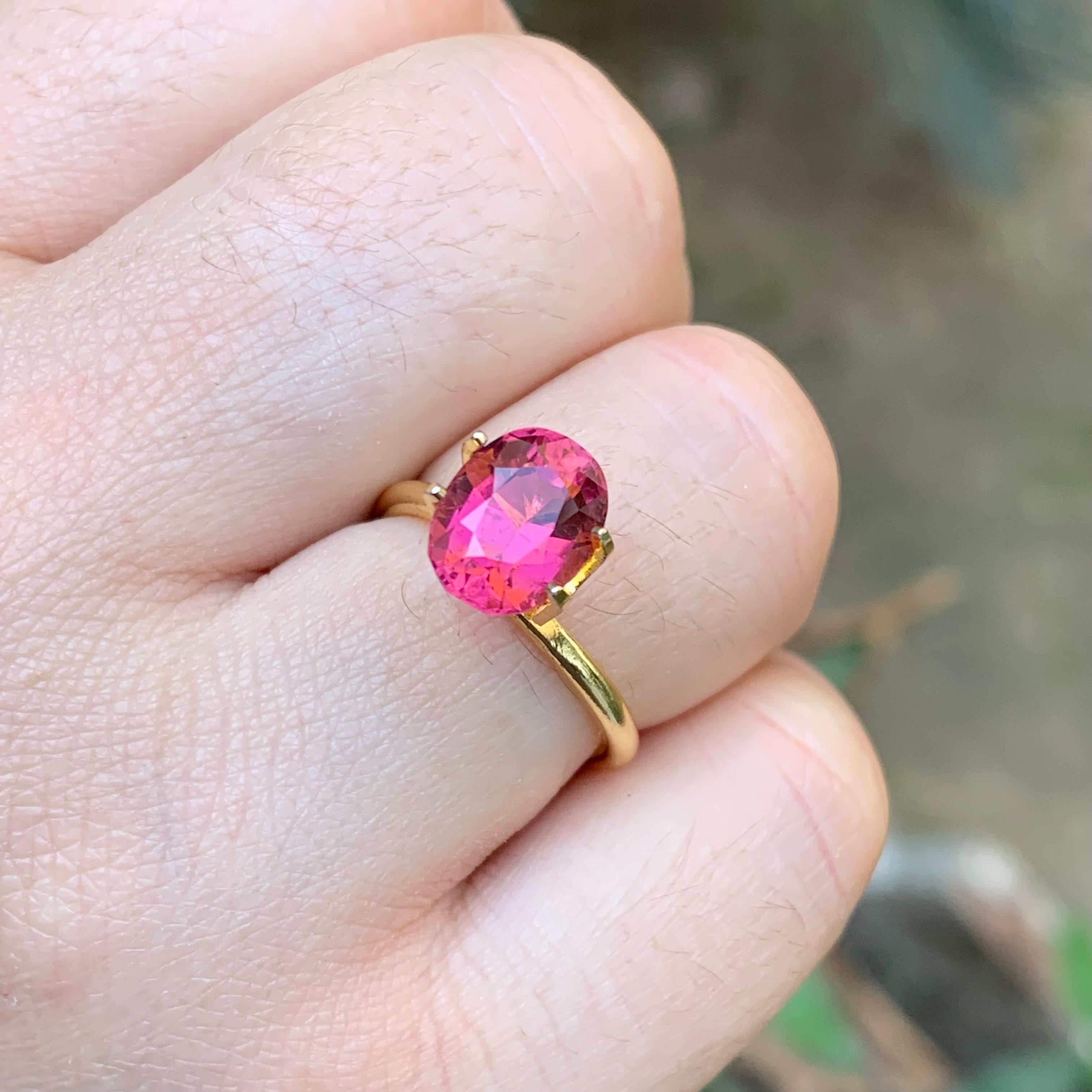 Pink Reddish Hue Natural Tourmaline Ring Loose Gemstone 3.05 Ct Oval Cut-Jewel In New Condition For Sale In Peshawar, PK