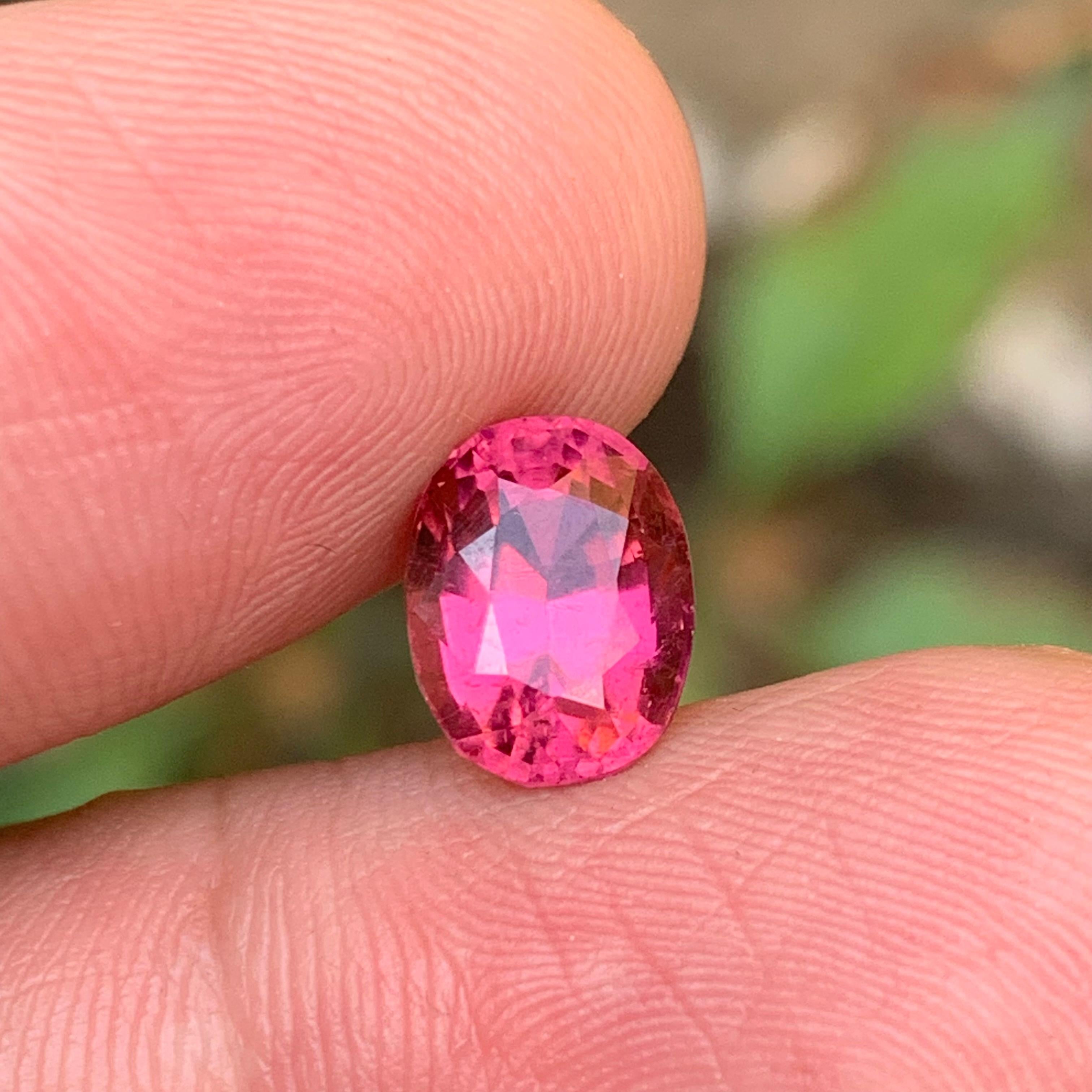 Women's or Men's Pink Reddish Hue Natural Tourmaline Ring Loose Gemstone 3.05 Ct Oval Cut-Jewel For Sale