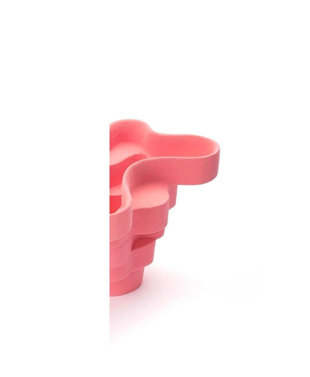 Postmoderno Oggetto decorativo Pink Resonate in ceramica smaltata rosa di Ain Choi in vendita