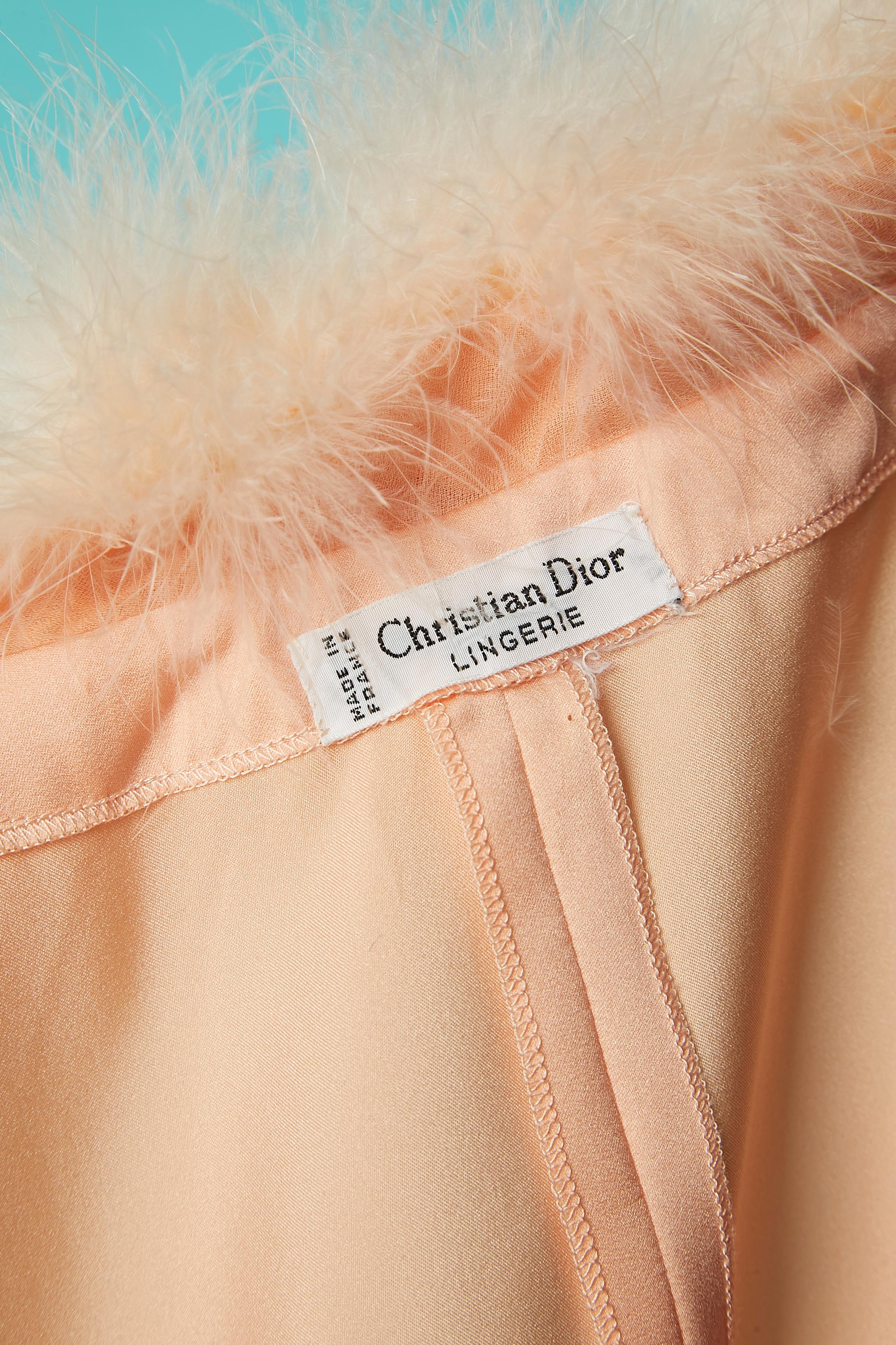 Rosa Robe mit Federn auf dem Kragen Christian Dior Dessous  im Angebot 1