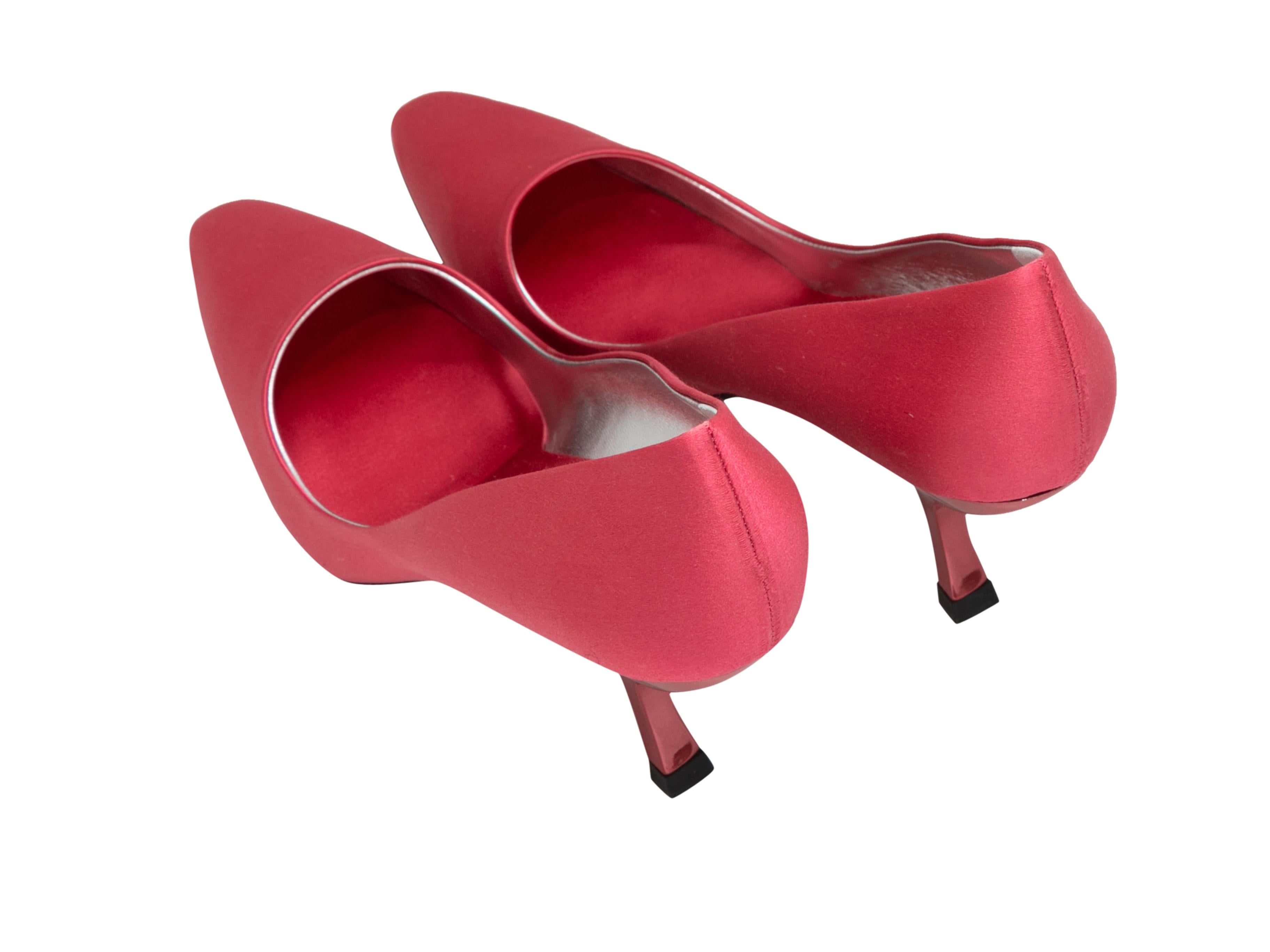 Pink Roger Vivier Satin Pointed-Toe Comma Heel Size 39 In Good Condition For Sale In New York, NY