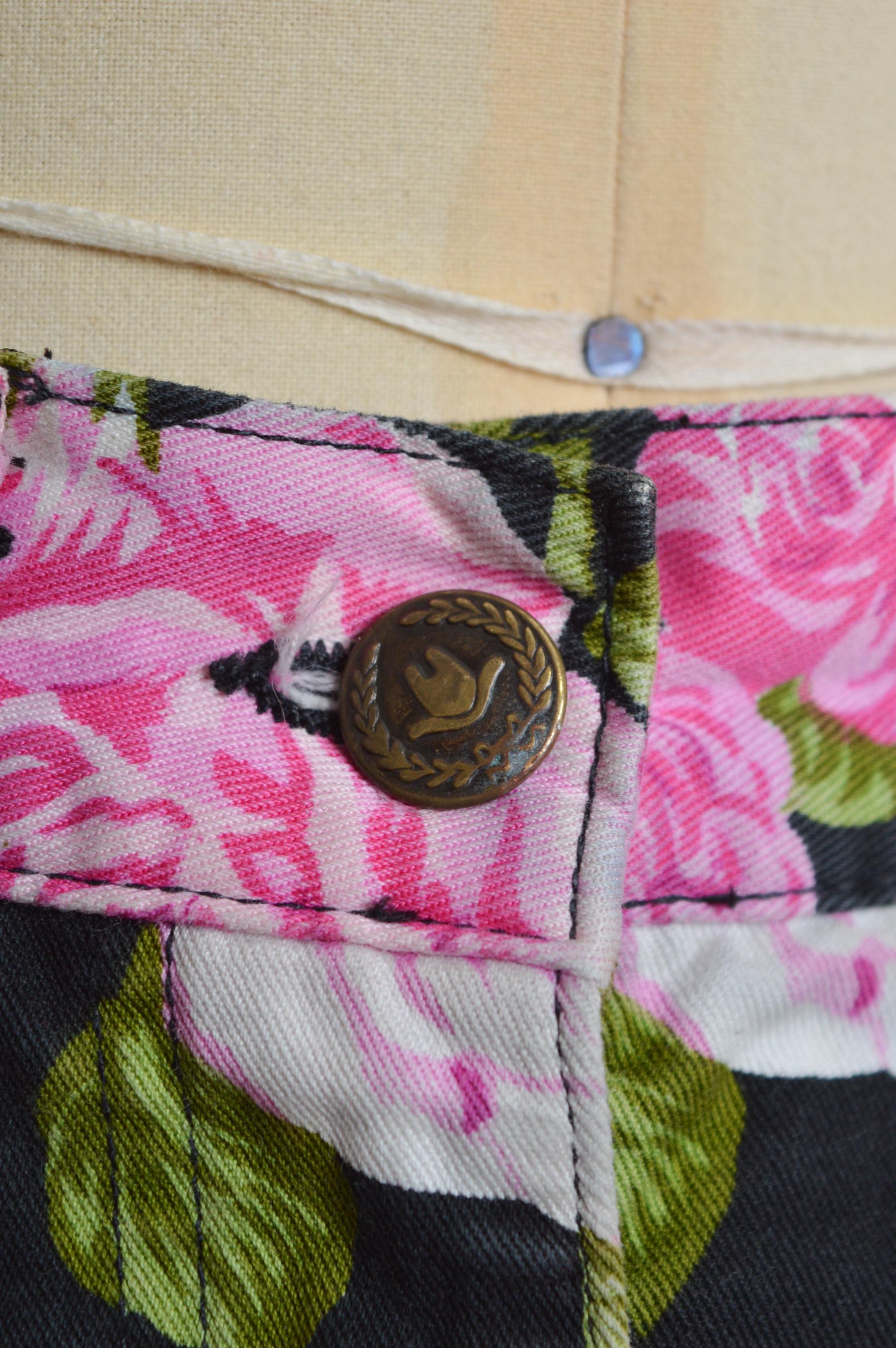 Beige Gonna a vita alta con stampa rosa e peonie MOSCHINO anni '90 con motivo floreale in vendita
