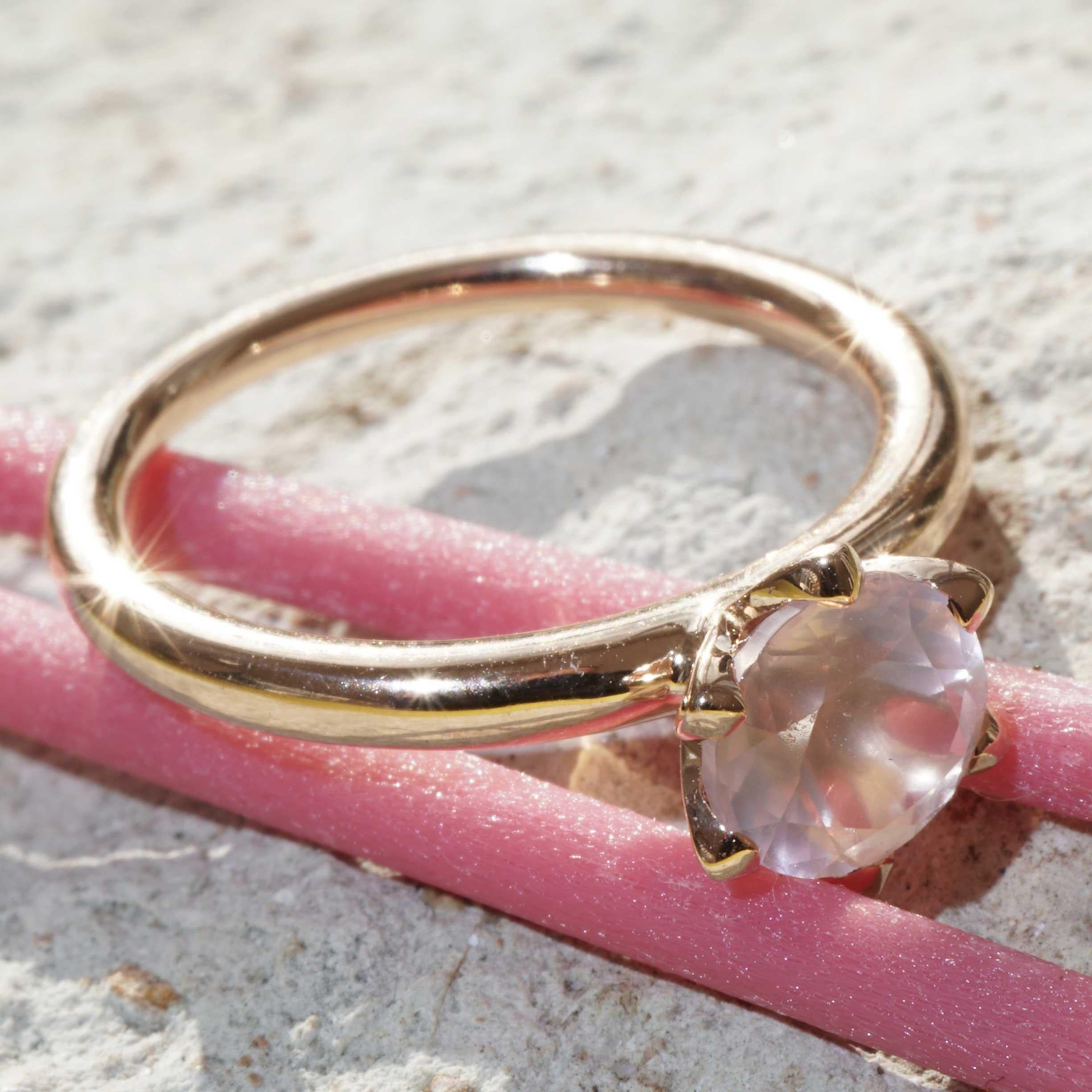 Round Cut Pink Rose Quartz Ring made in Italy Valenza  finest Goldsmith´s Work Bestseller For Sale