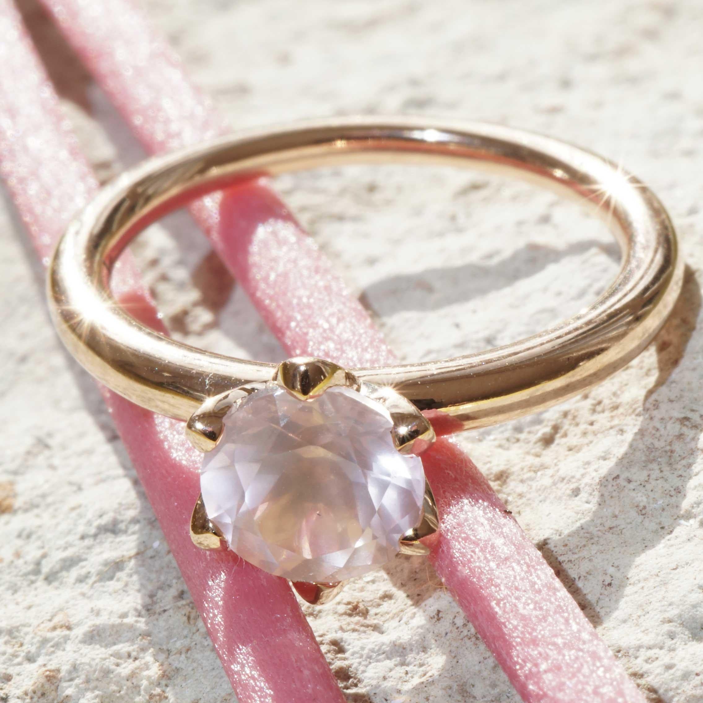 Pink Rose Quartz Ring made in Italy Valenza  finest Goldsmith´s Work Bestseller In New Condition For Sale In Viena, Viena