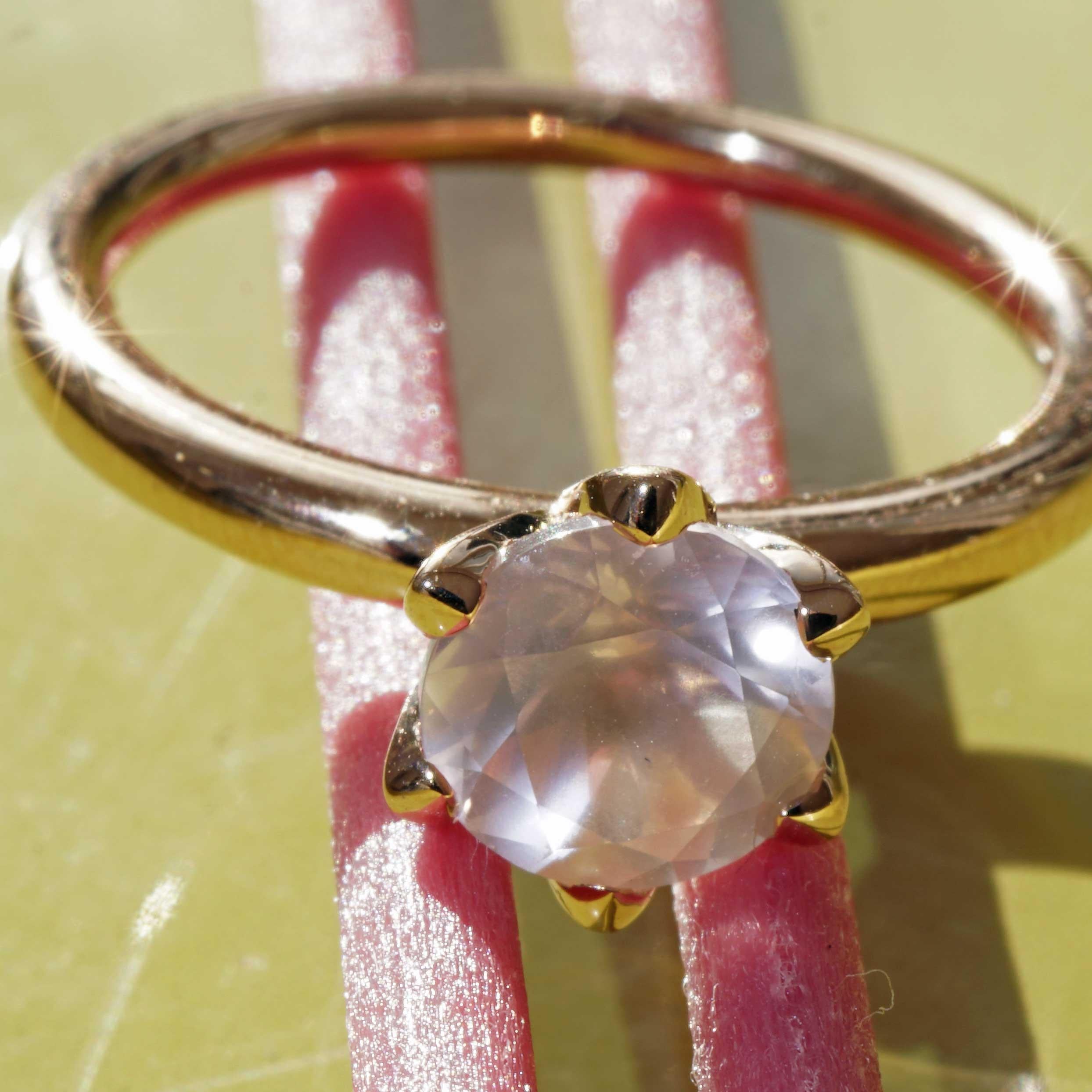 Women's or Men's Pink Rose Quartz Ring made in Italy Valenza  finest Goldsmith´s Work Bestseller For Sale