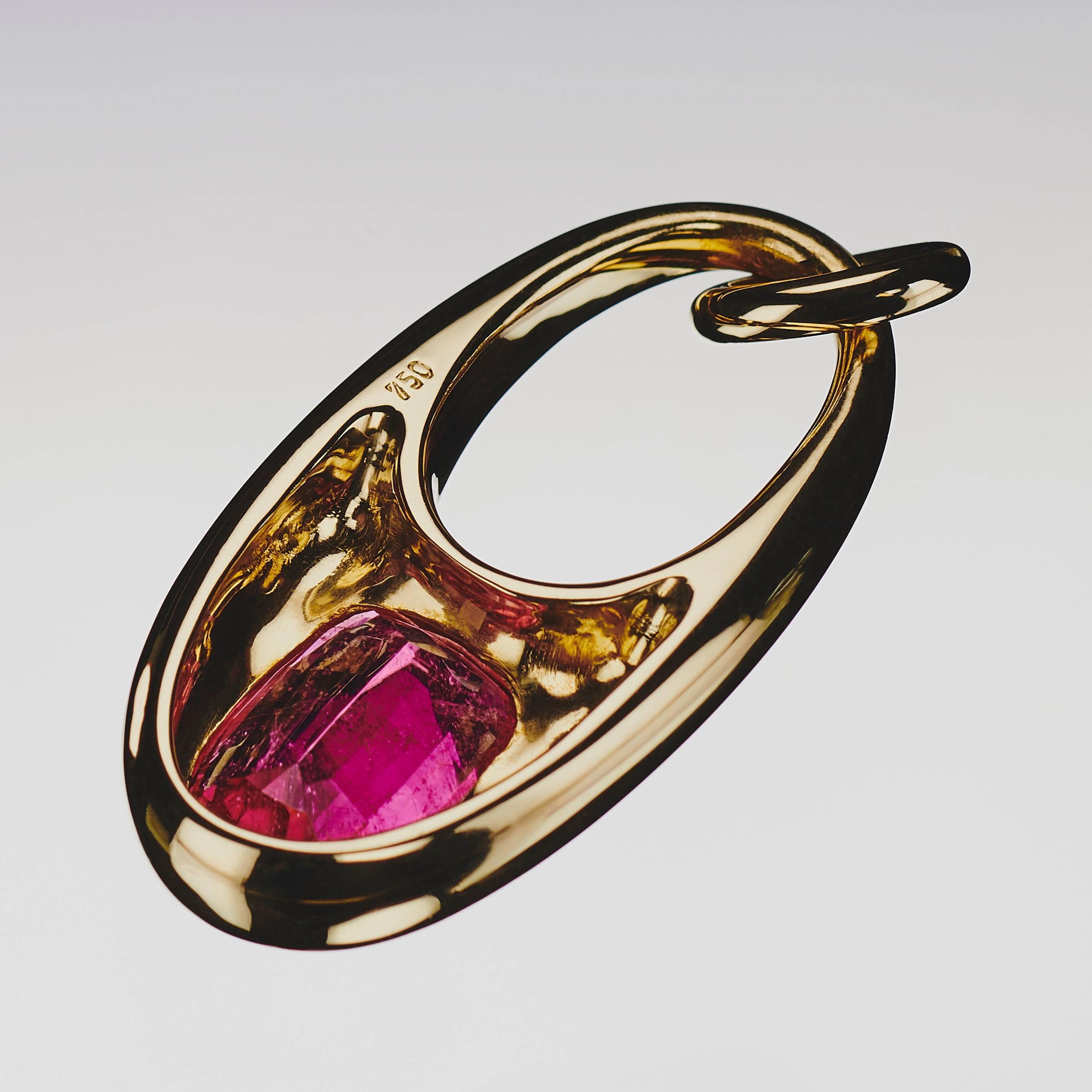 Contemporary Pink Rubellite, Tourmaline 18 Carat Yellow Gold Pendant For Sale