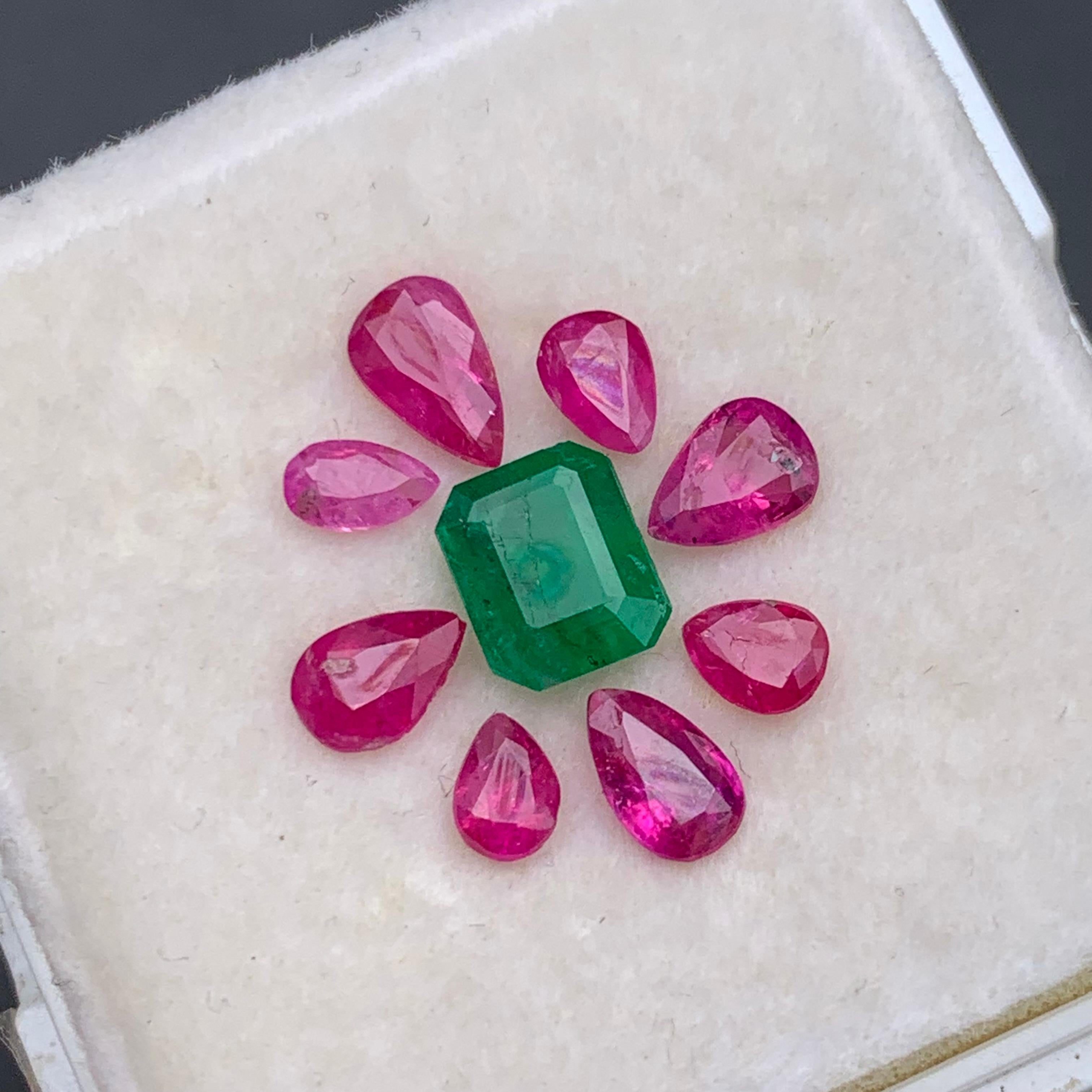 Pink Ruby & a Green Emerald Loose Gemstones Jewelry Size Lot 4.30 Ct Pear Cut For Sale 6