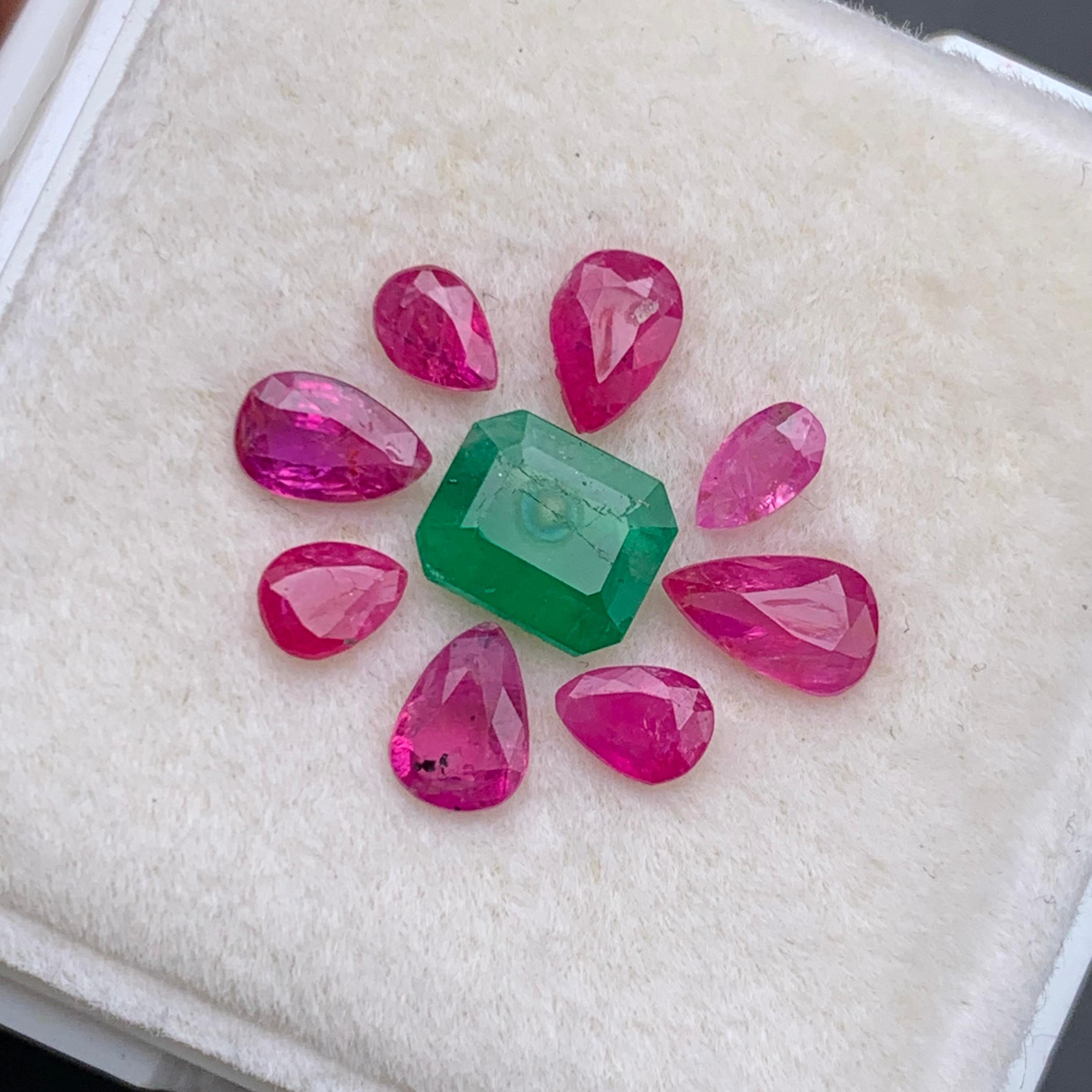 Pink Ruby & a Green Emerald Loose Gemstones Jewelry Size Lot 4.30 Ct Pear Cut For Sale 8